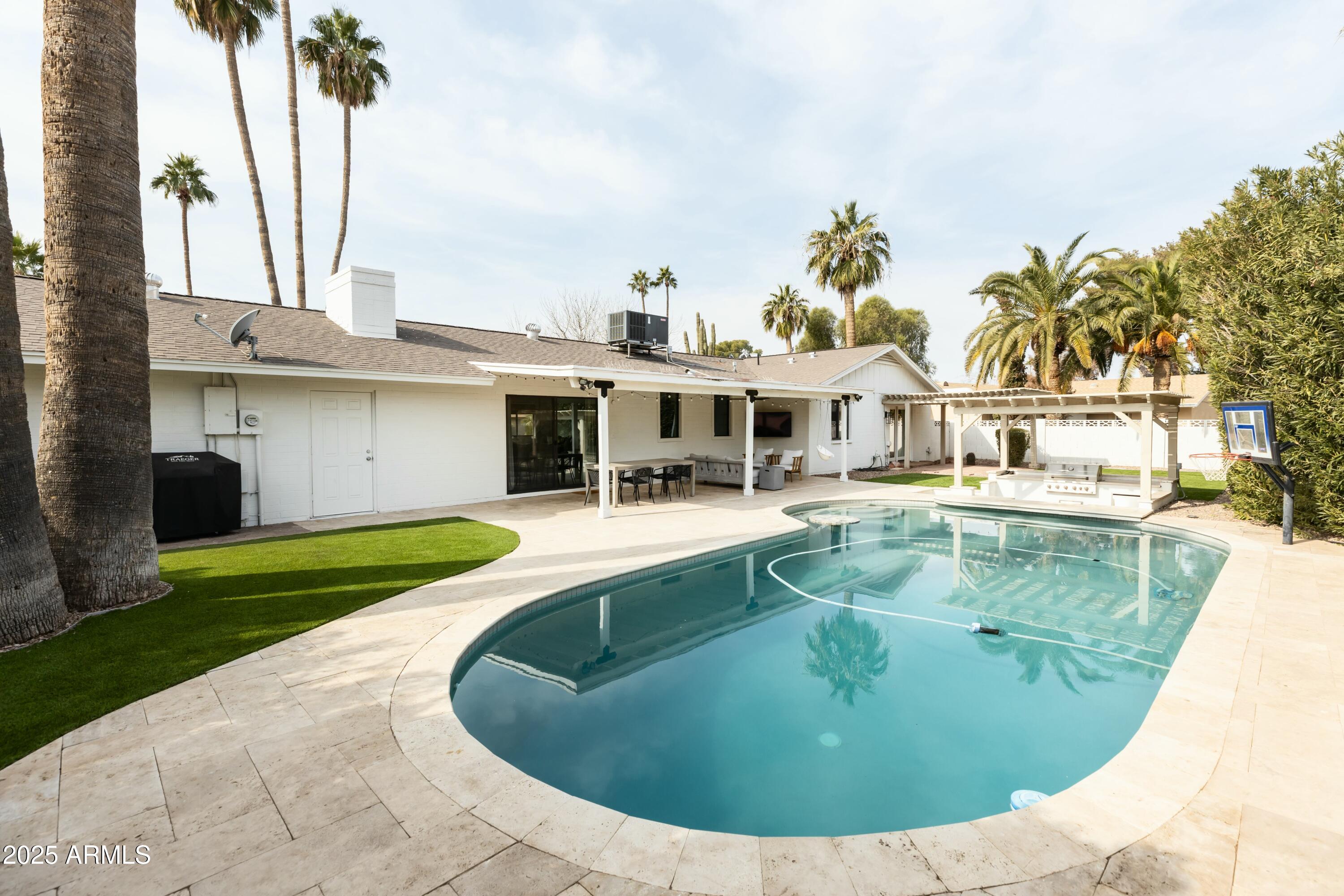 8708 E SELLS Drive