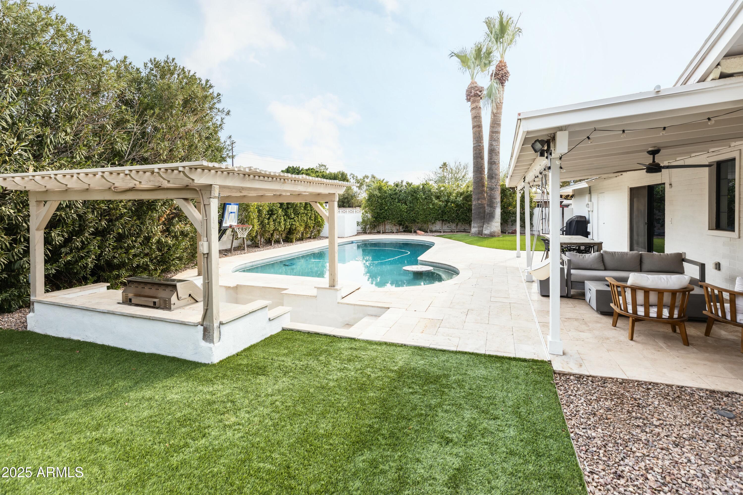 8708 E SELLS Drive