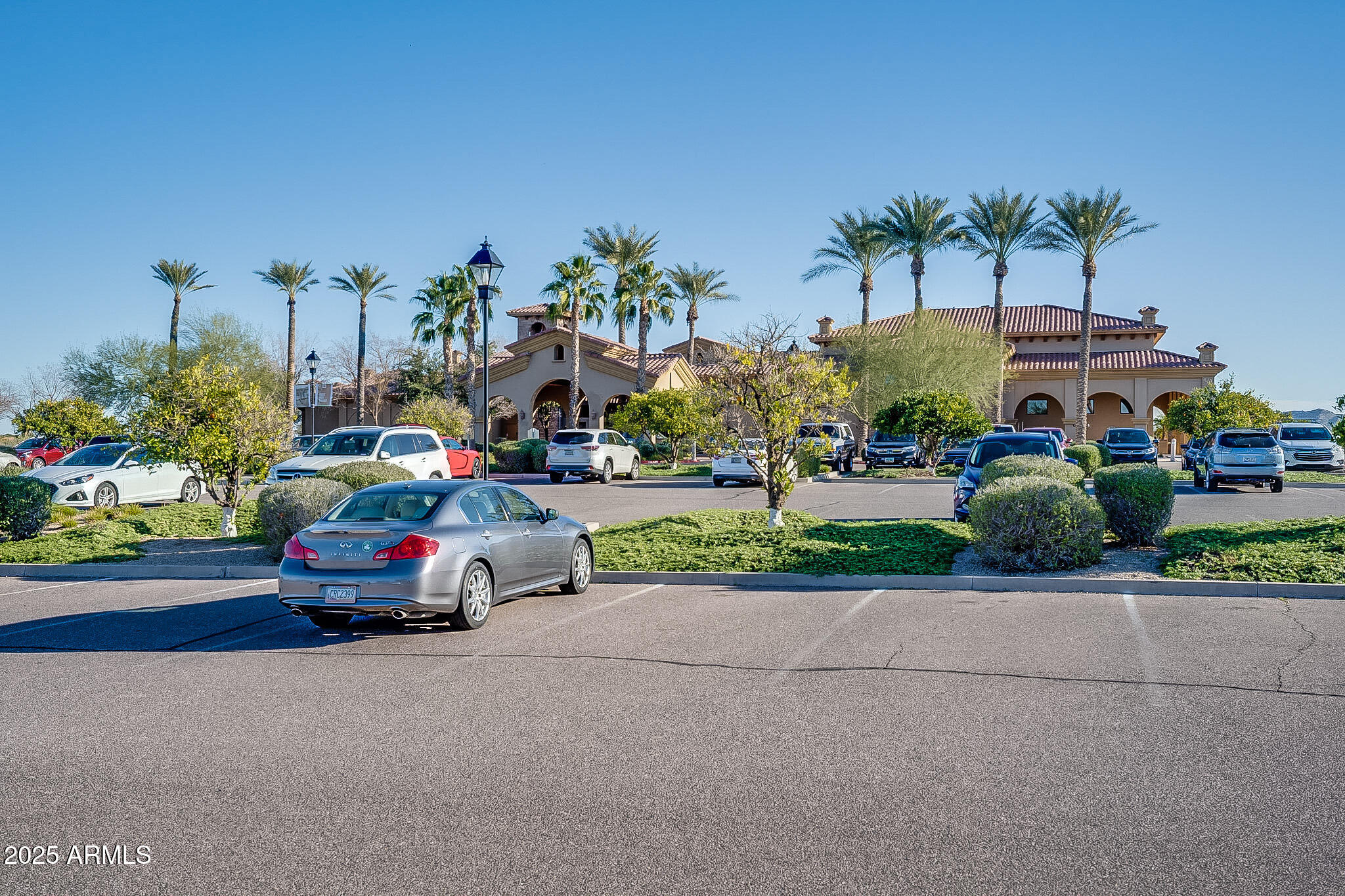 3706 E RAVENSWOOD Drive