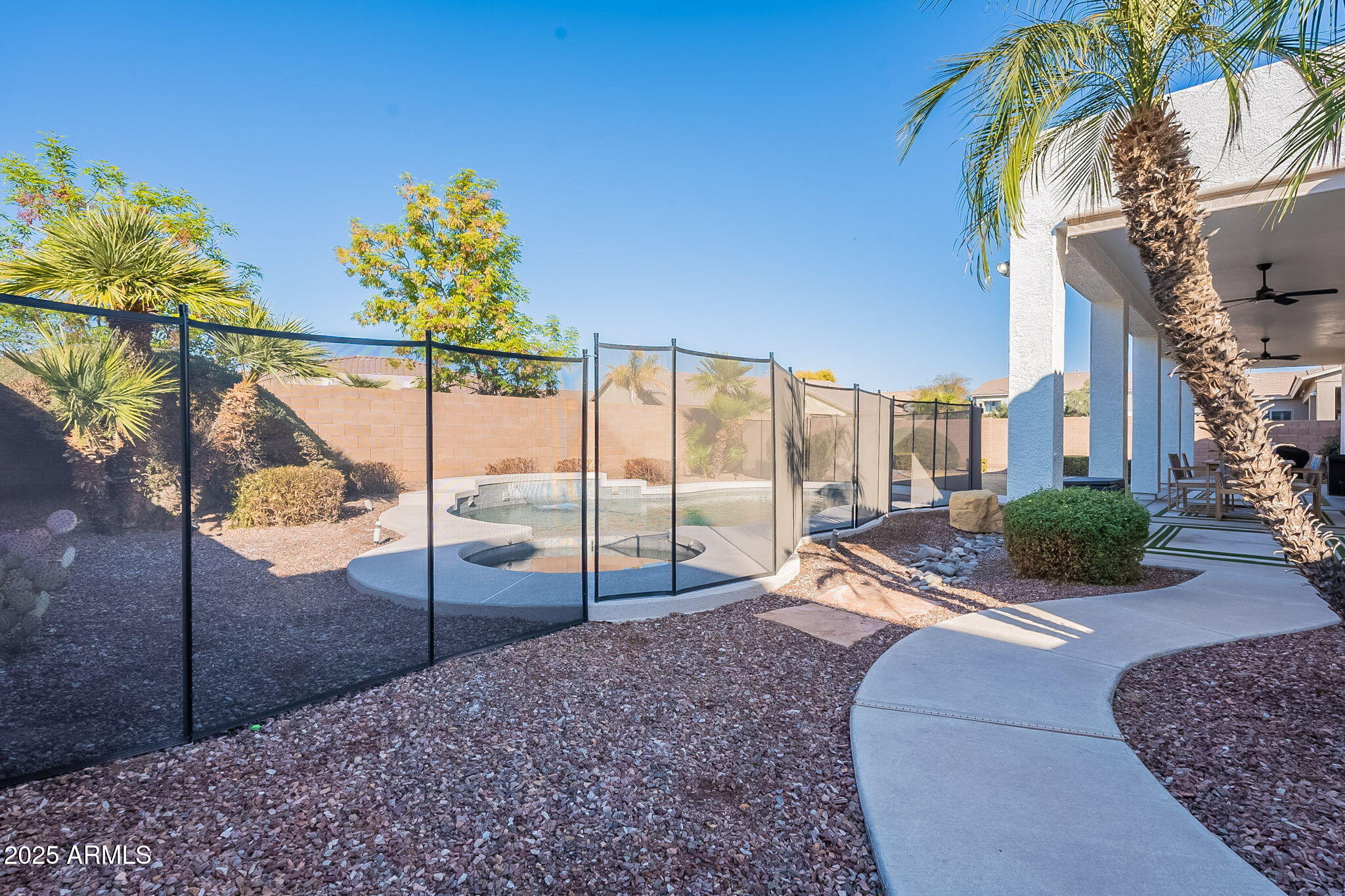 3706 E RAVENSWOOD Drive
