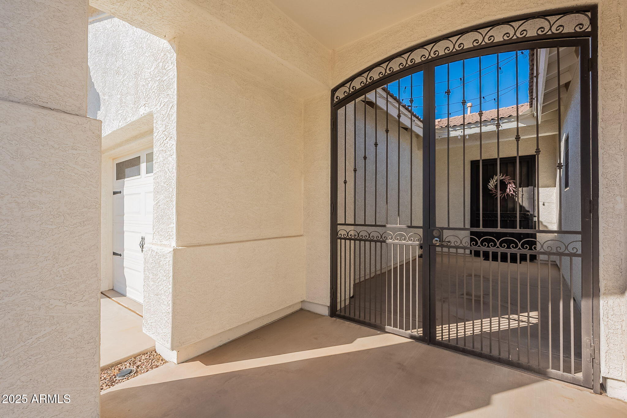 3706 E RAVENSWOOD Drive