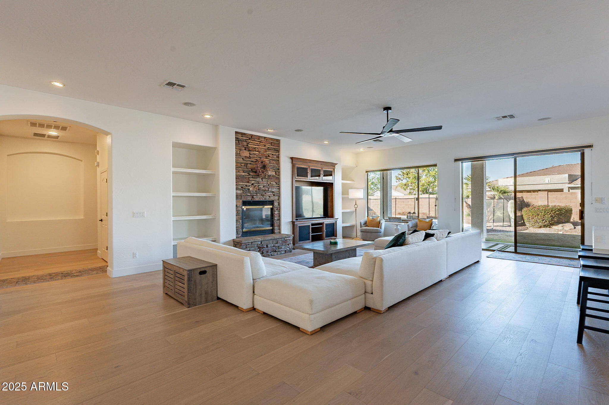 3706 E RAVENSWOOD Drive