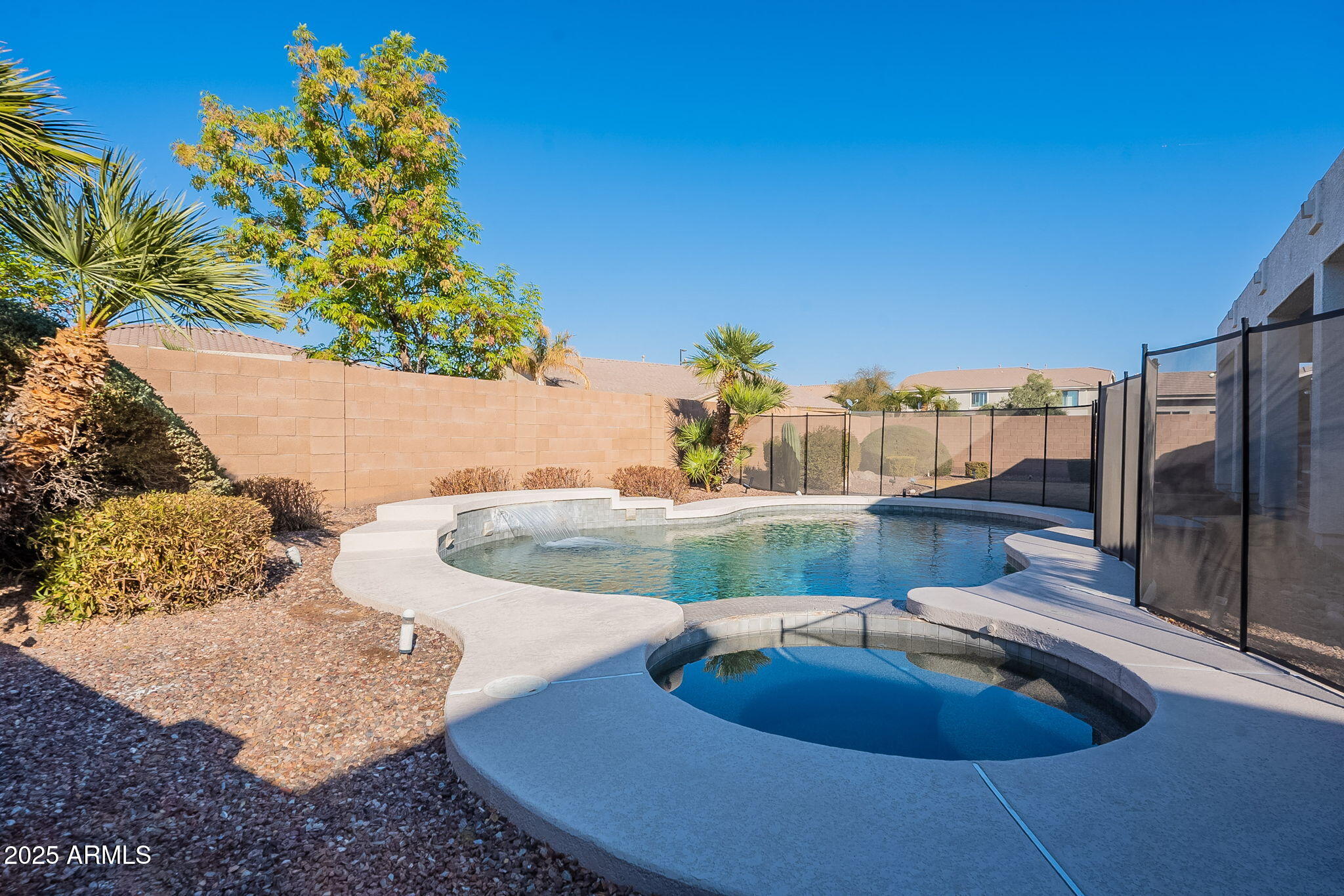 3706 E RAVENSWOOD Drive