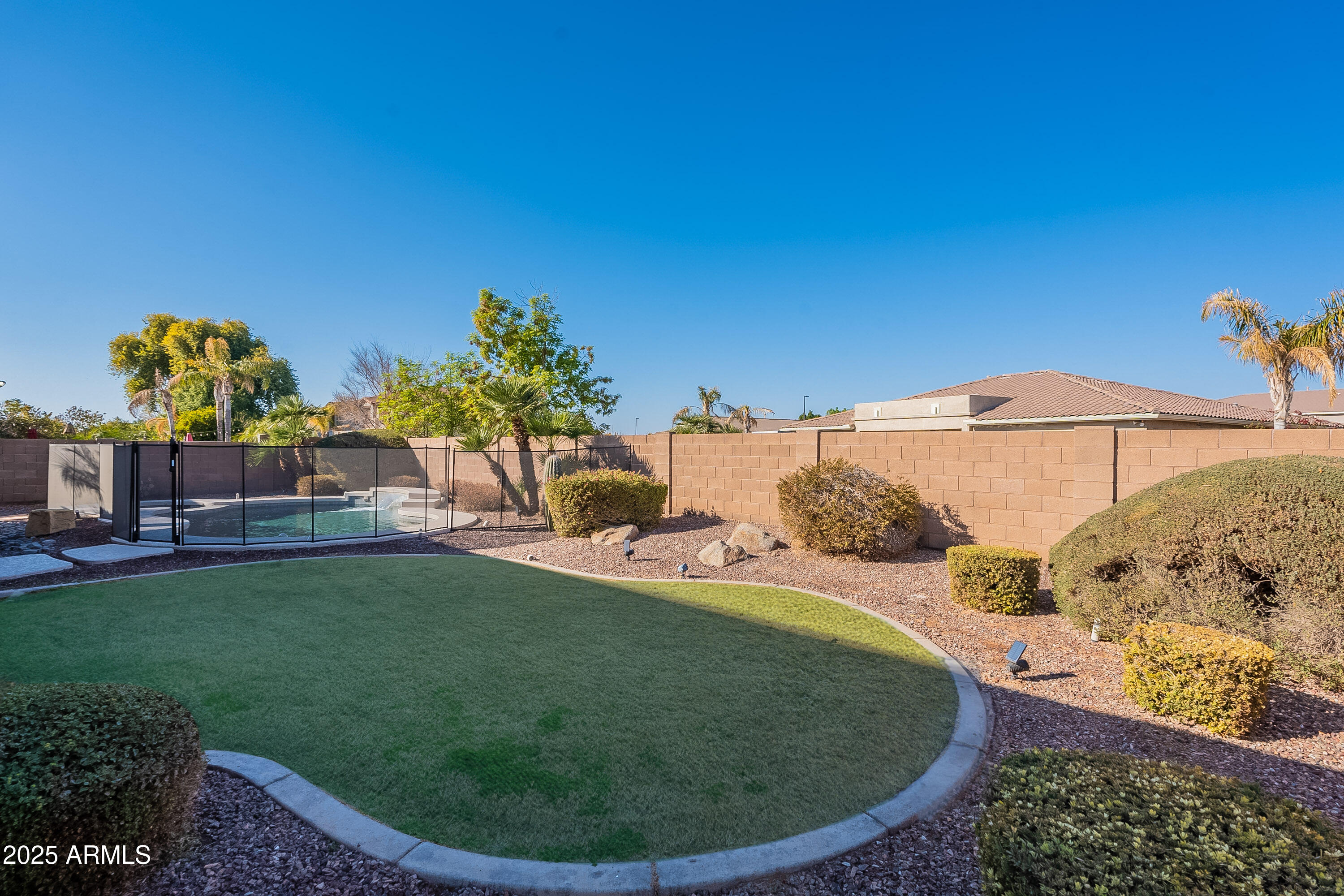 3706 E RAVENSWOOD Drive