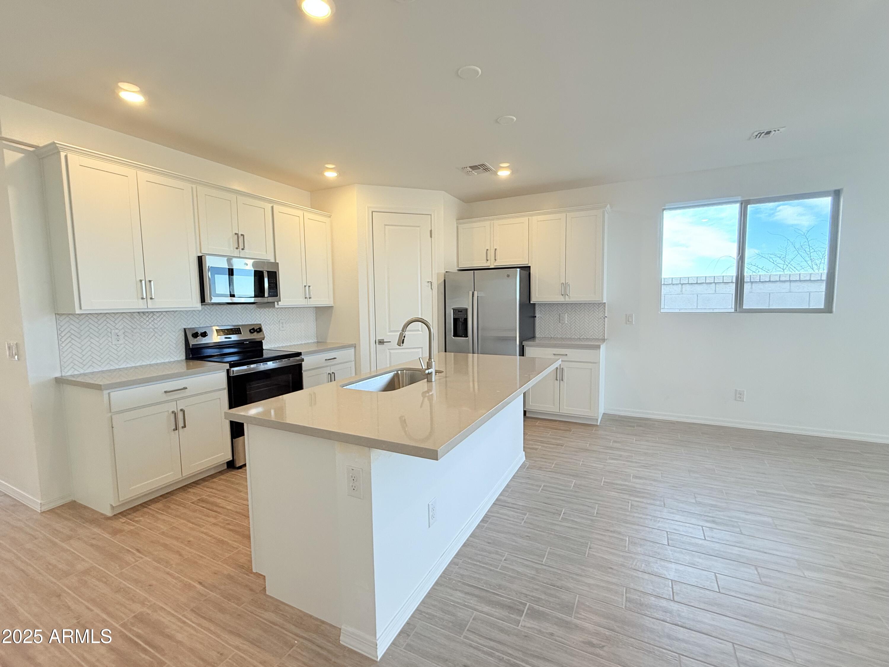 2447 E SPUR Drive