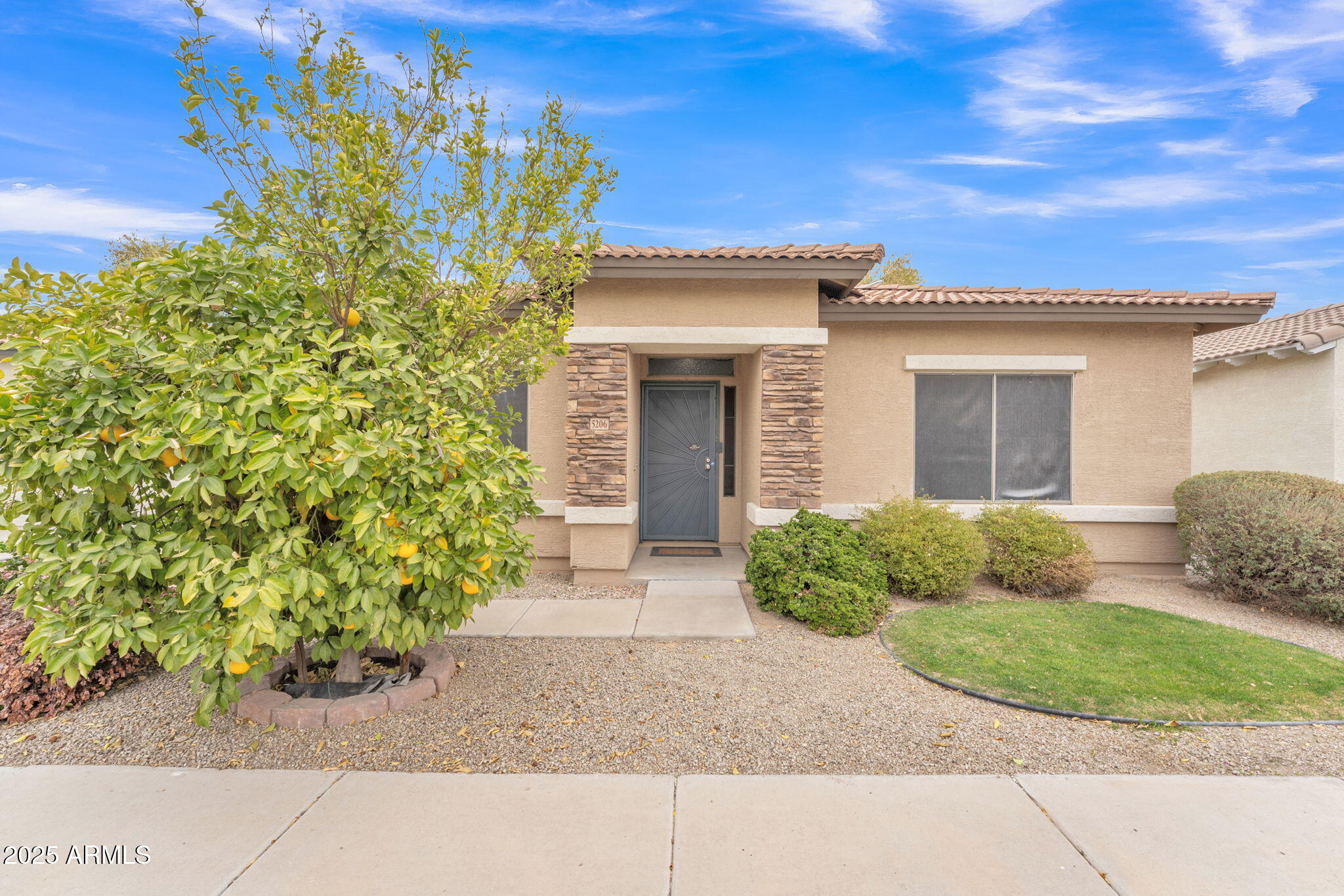 5206 W DESERT HILLS Drive