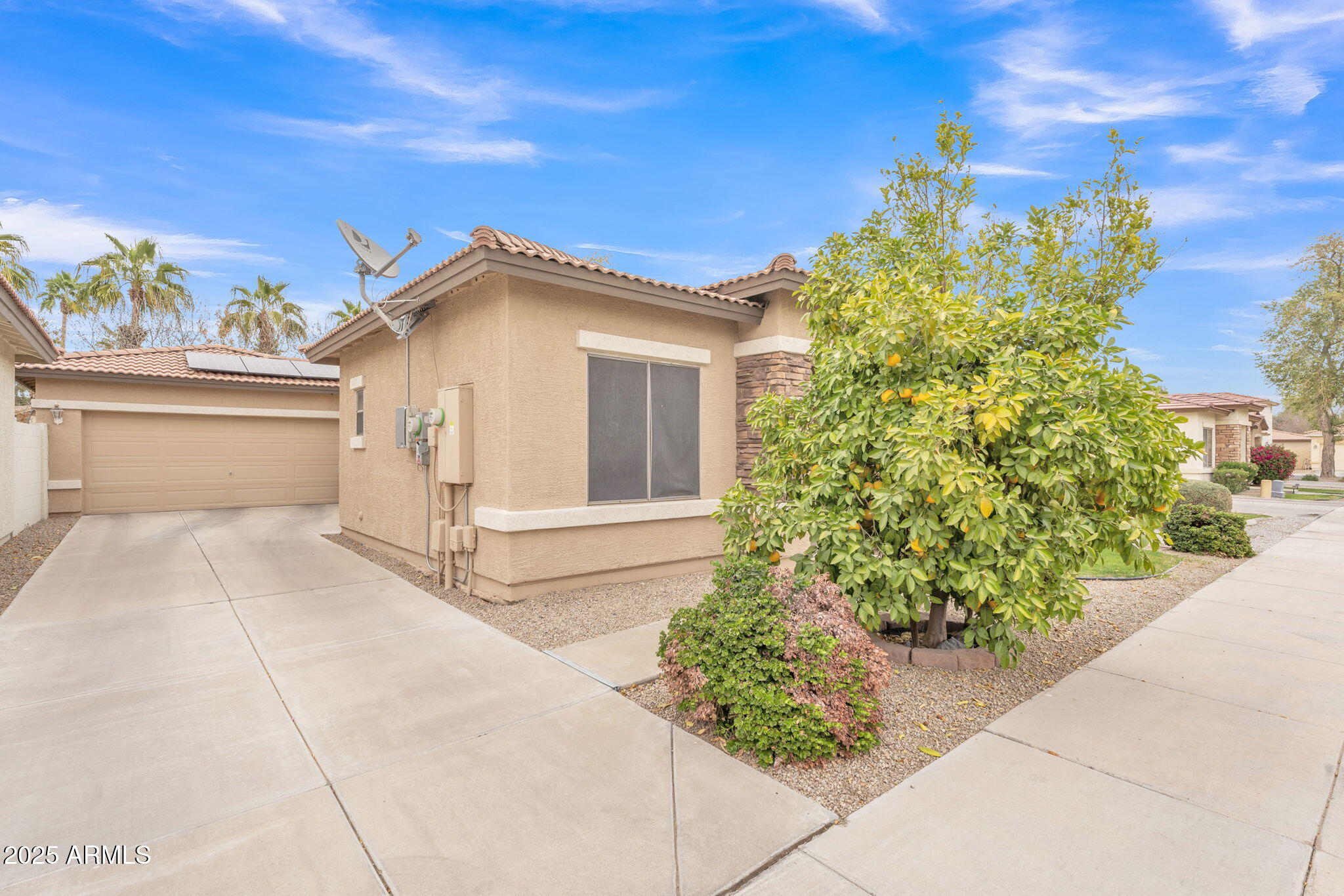 5206 W DESERT HILLS Drive
