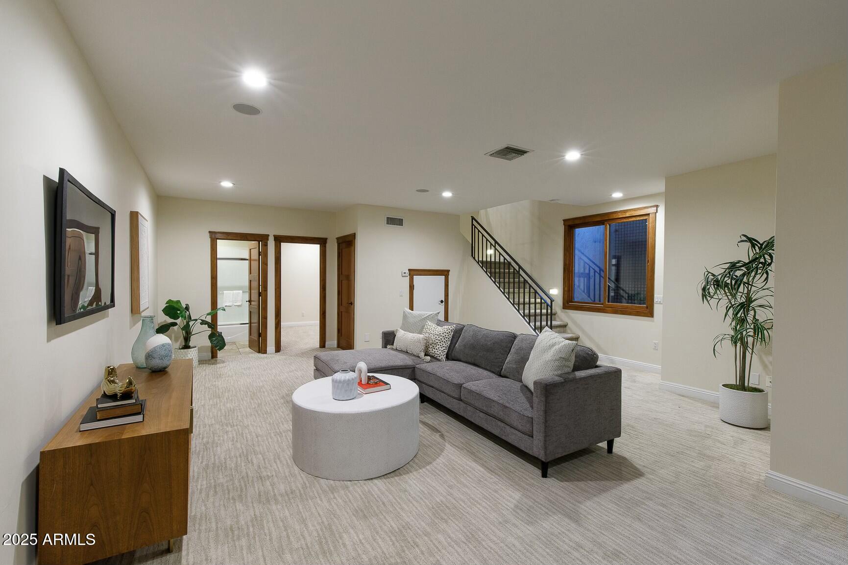 101 W Cypress Street