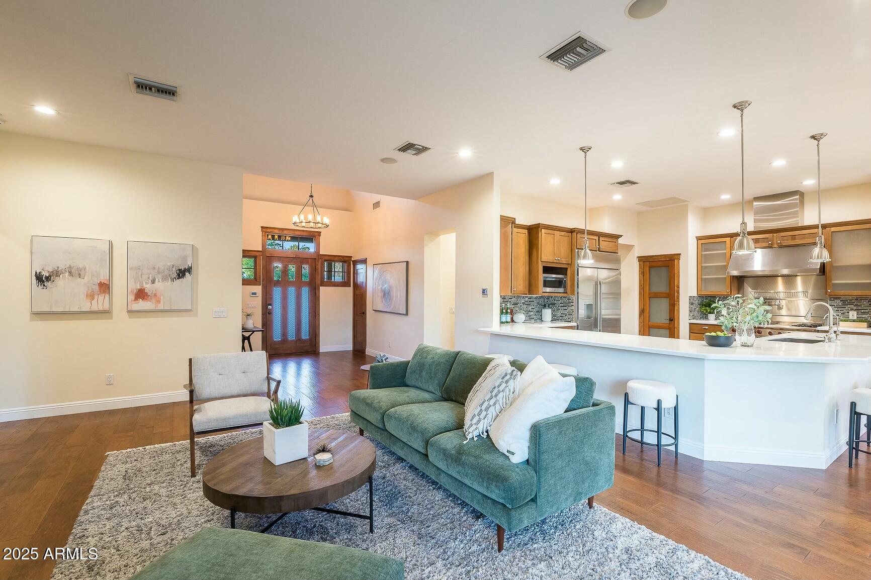 101 W Cypress Street