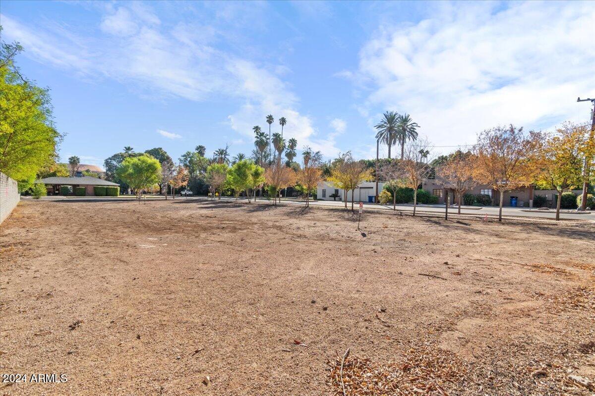 1190 S MAPLE Avenue, 2