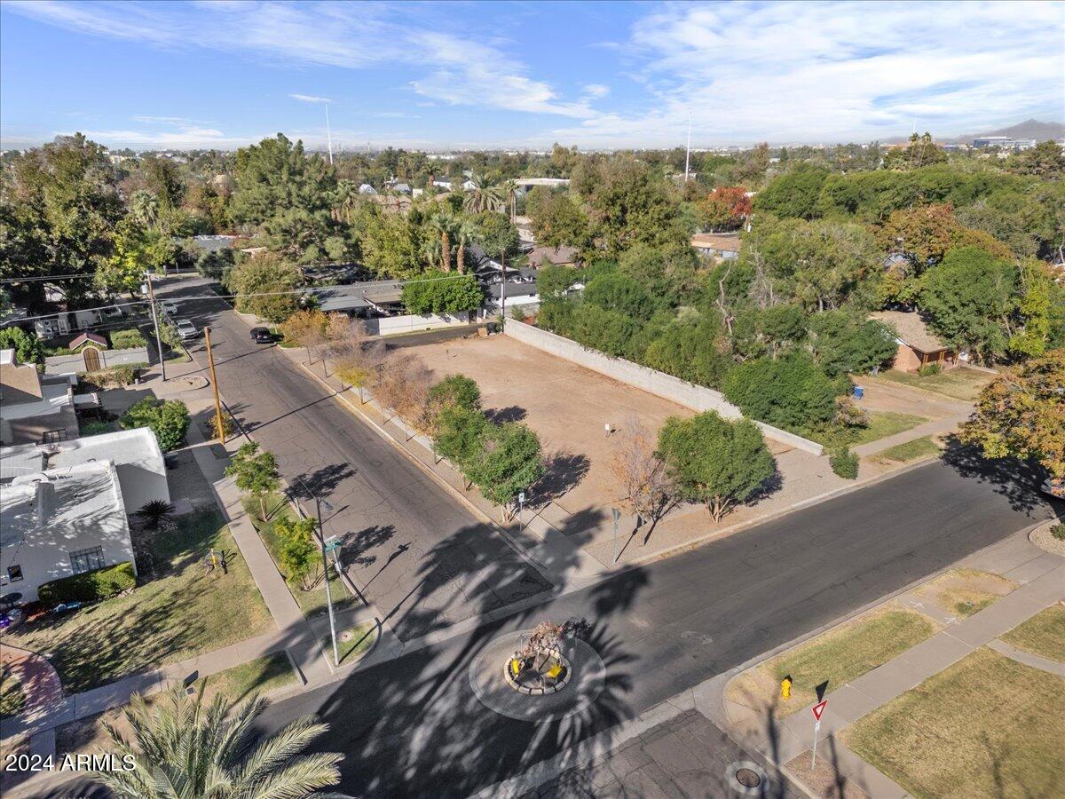 1190 S MAPLE Avenue, 2