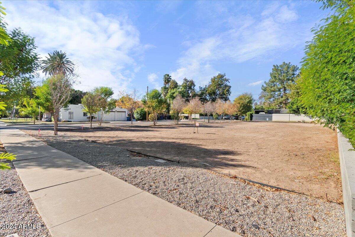 1190 S MAPLE Avenue, 2