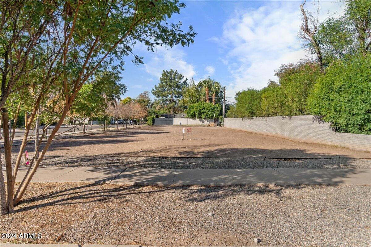 1190 S MAPLE Avenue, 2