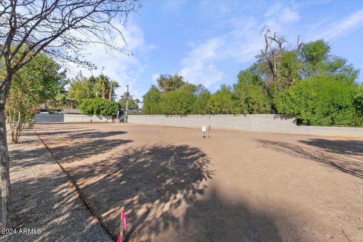 1190 S MAPLE Avenue, 2