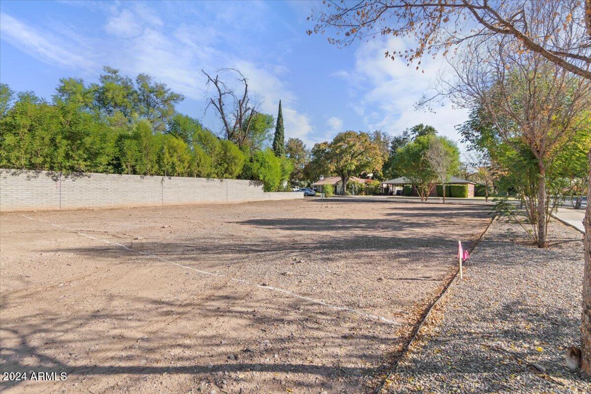1190 S MAPLE Avenue, 2