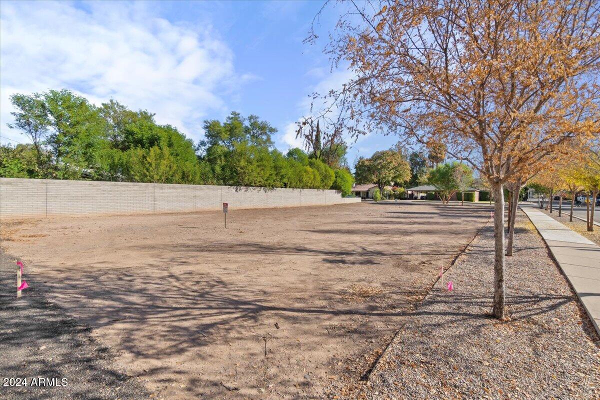 1190 S MAPLE Avenue, 2