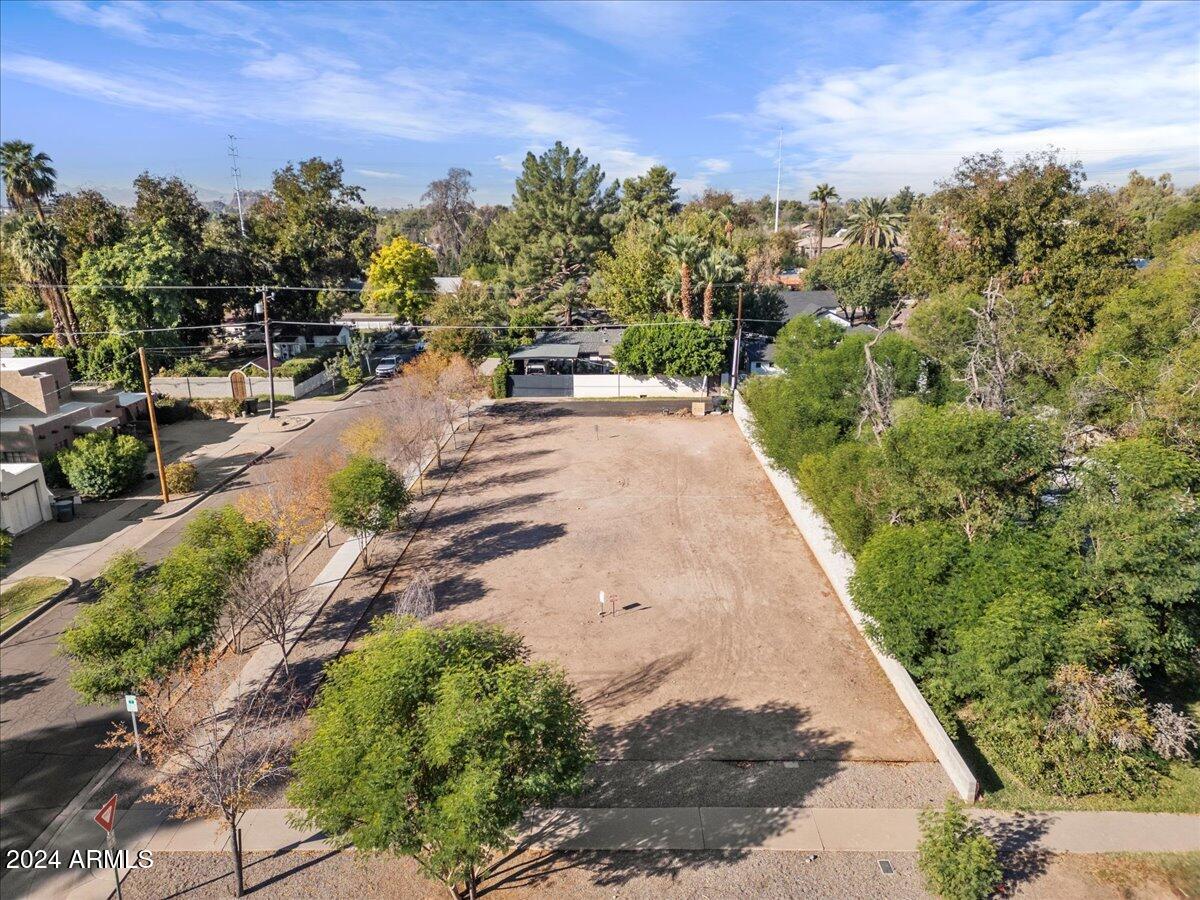 1190 S MAPLE Avenue, 2