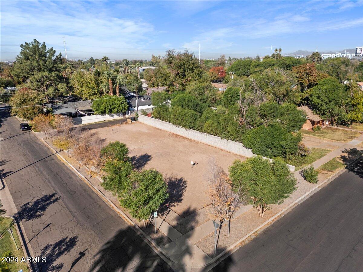 1190 S MAPLE Avenue, 2