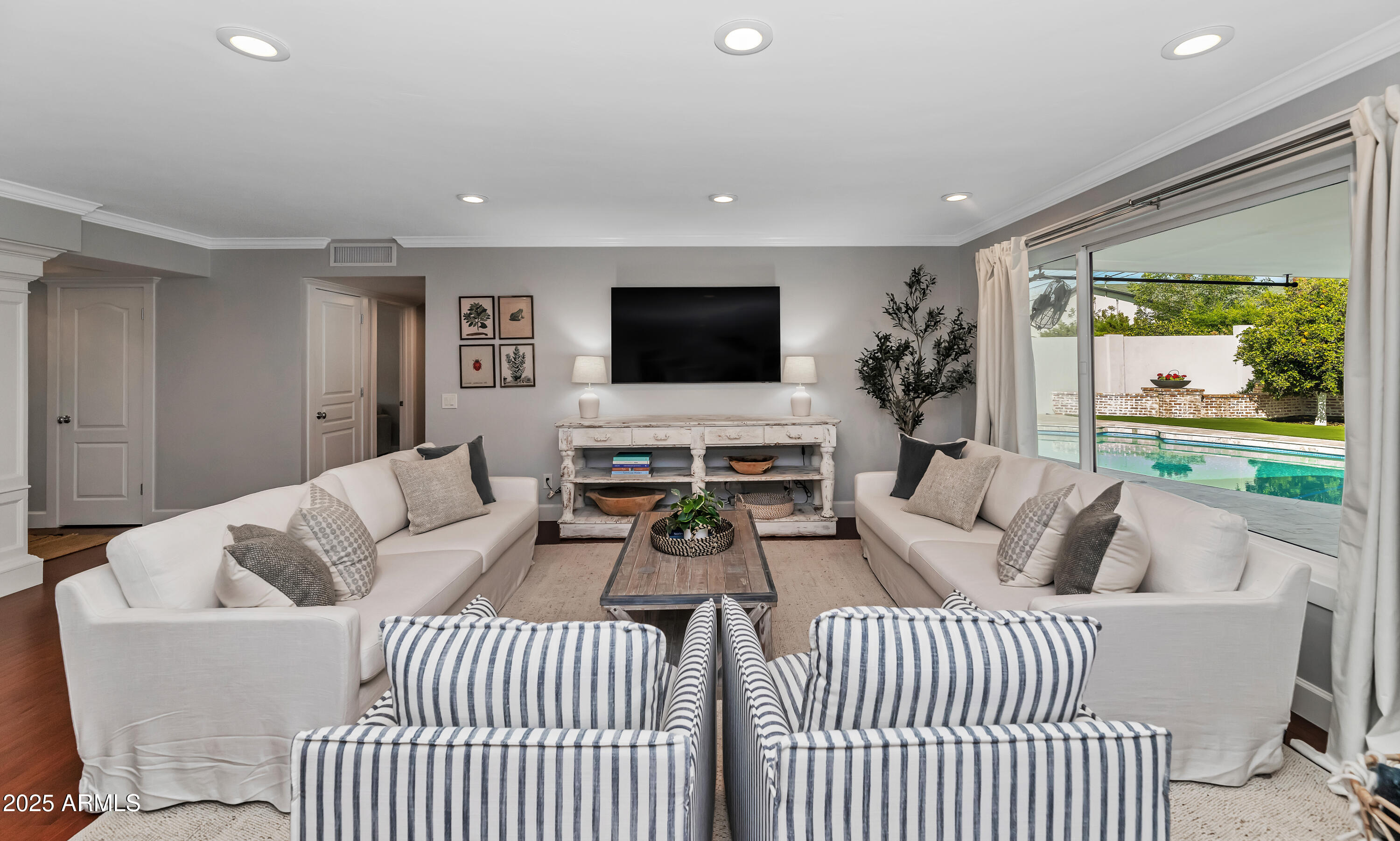3526 E ELM Street