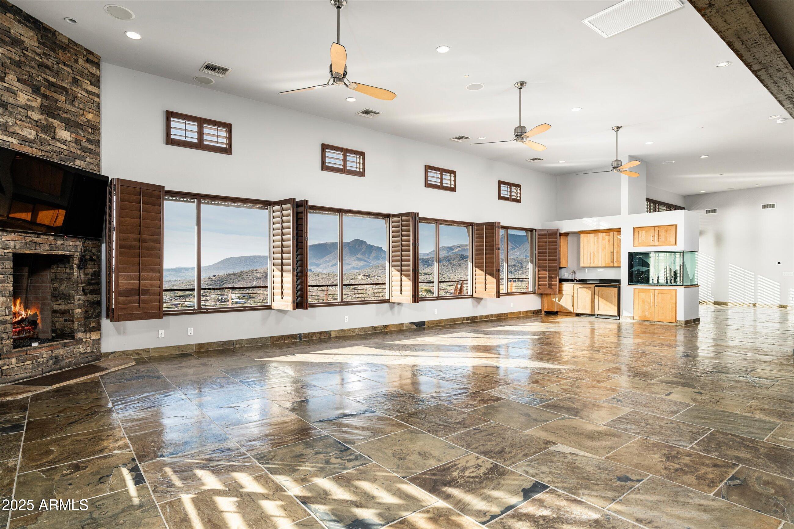 7025 E PANORAMA Drive