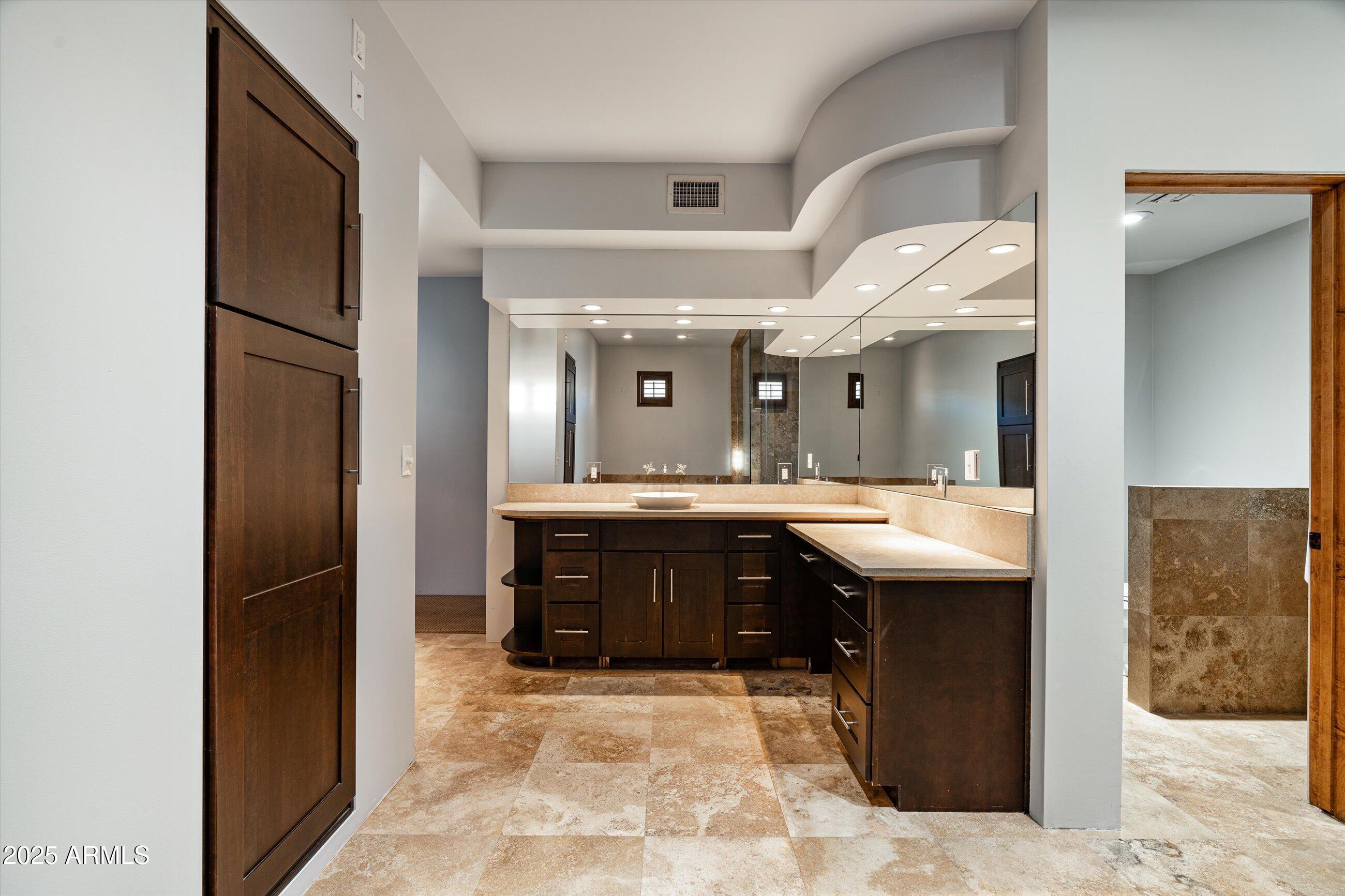7025 E PANORAMA Drive