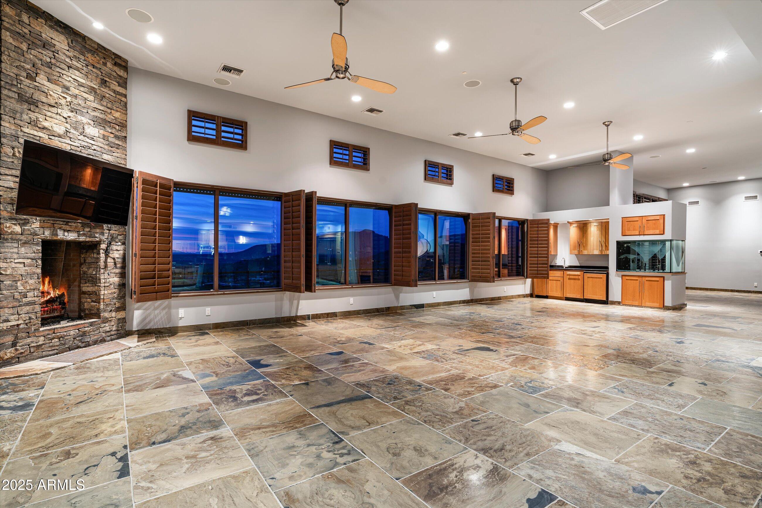 7025 E PANORAMA Drive