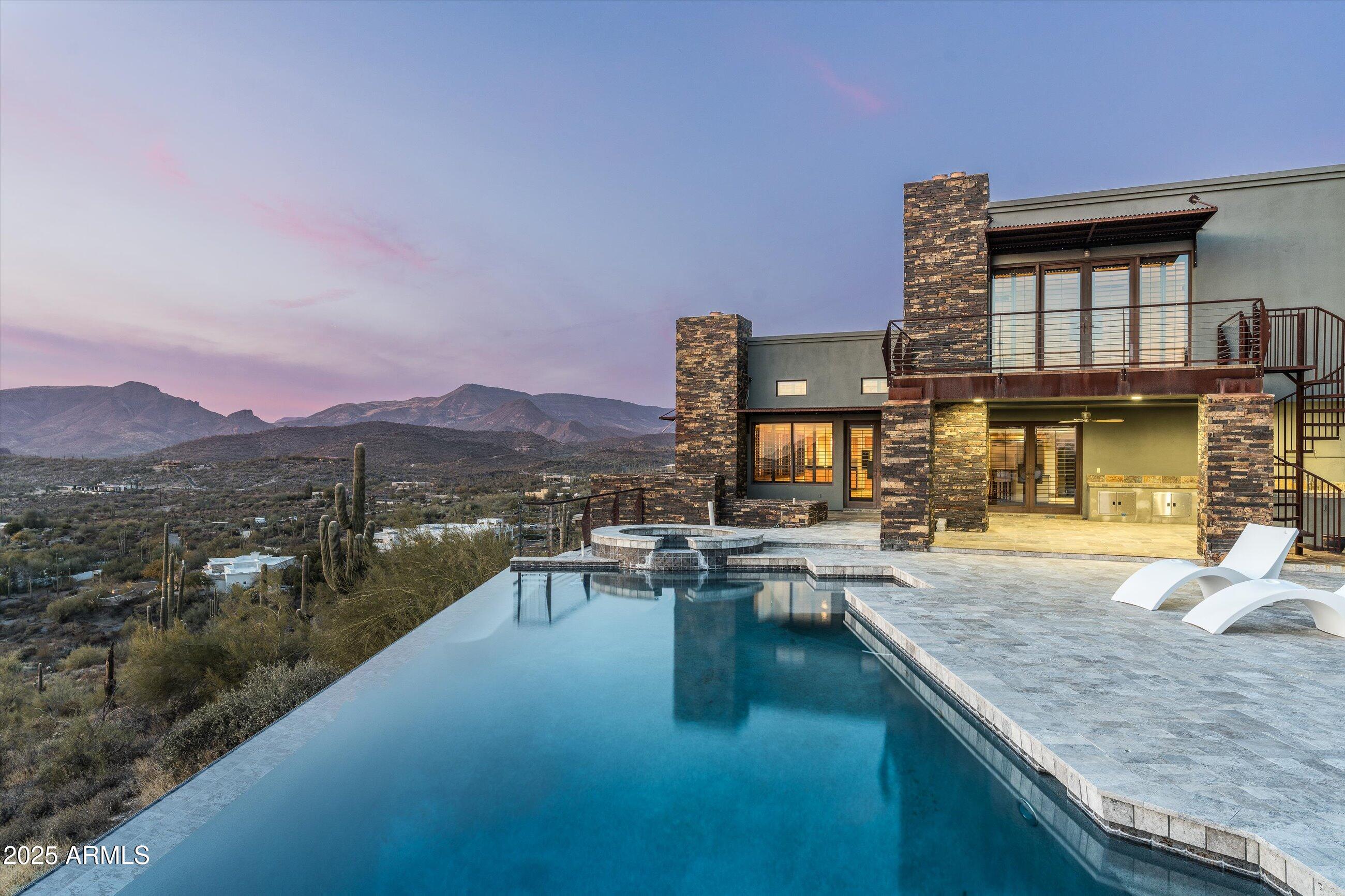 7025 E PANORAMA Drive