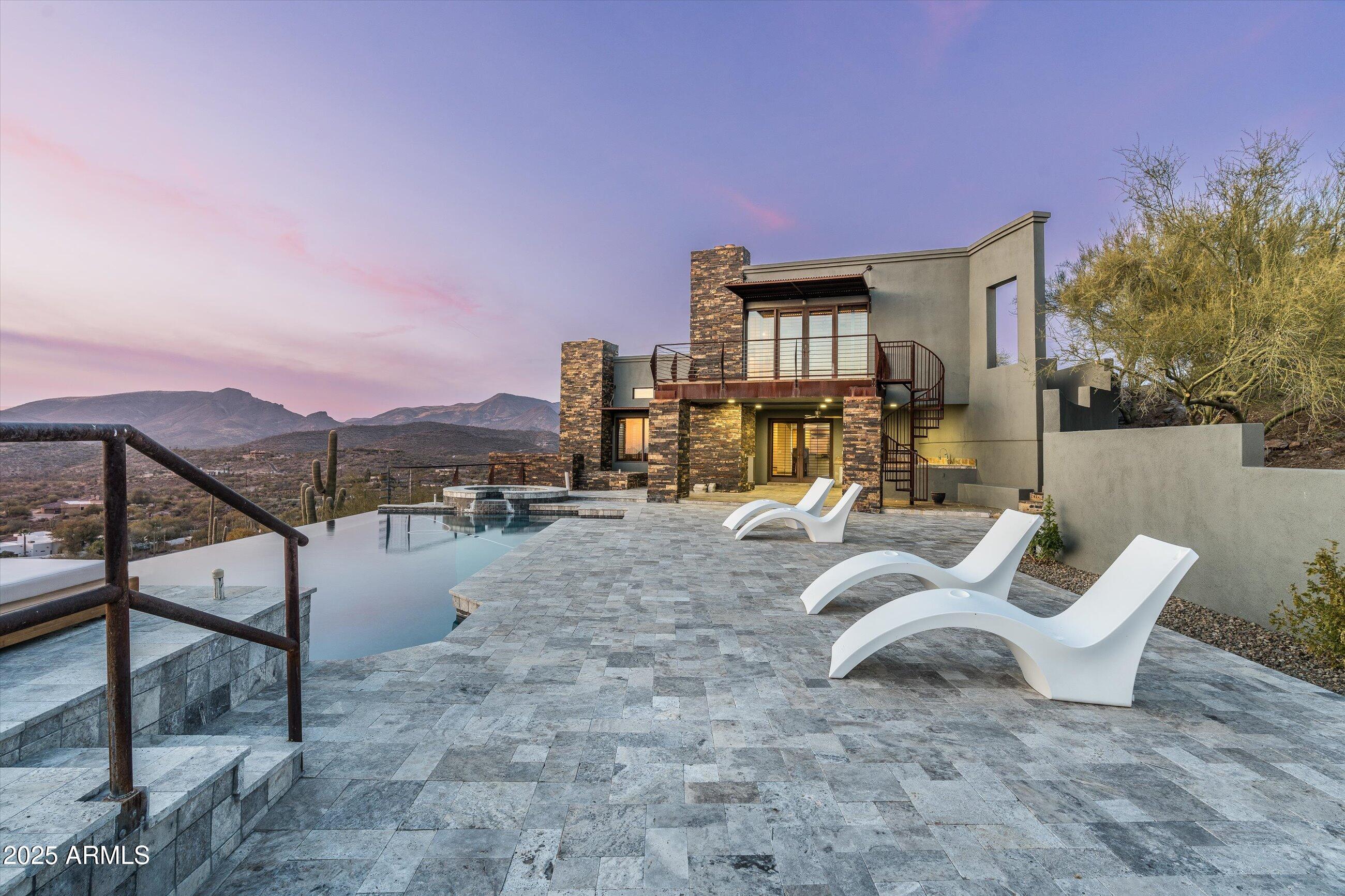 7025 E PANORAMA Drive