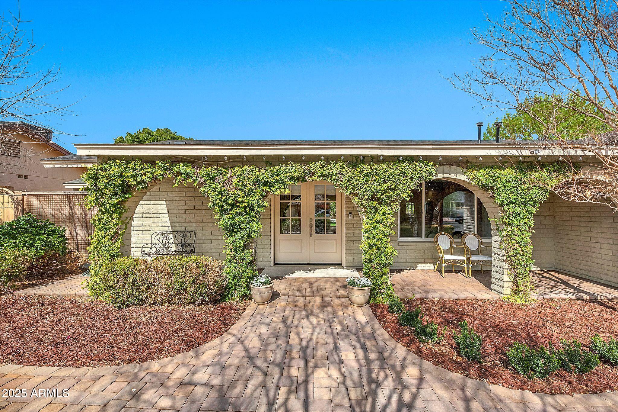 1134 E Magdalena Drive
