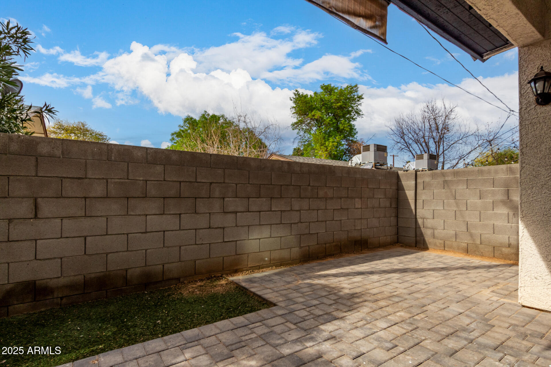 3058 N 33RD Place