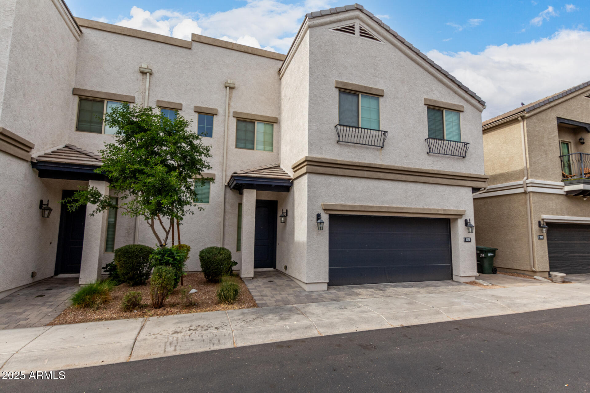 3058 N 33RD Place