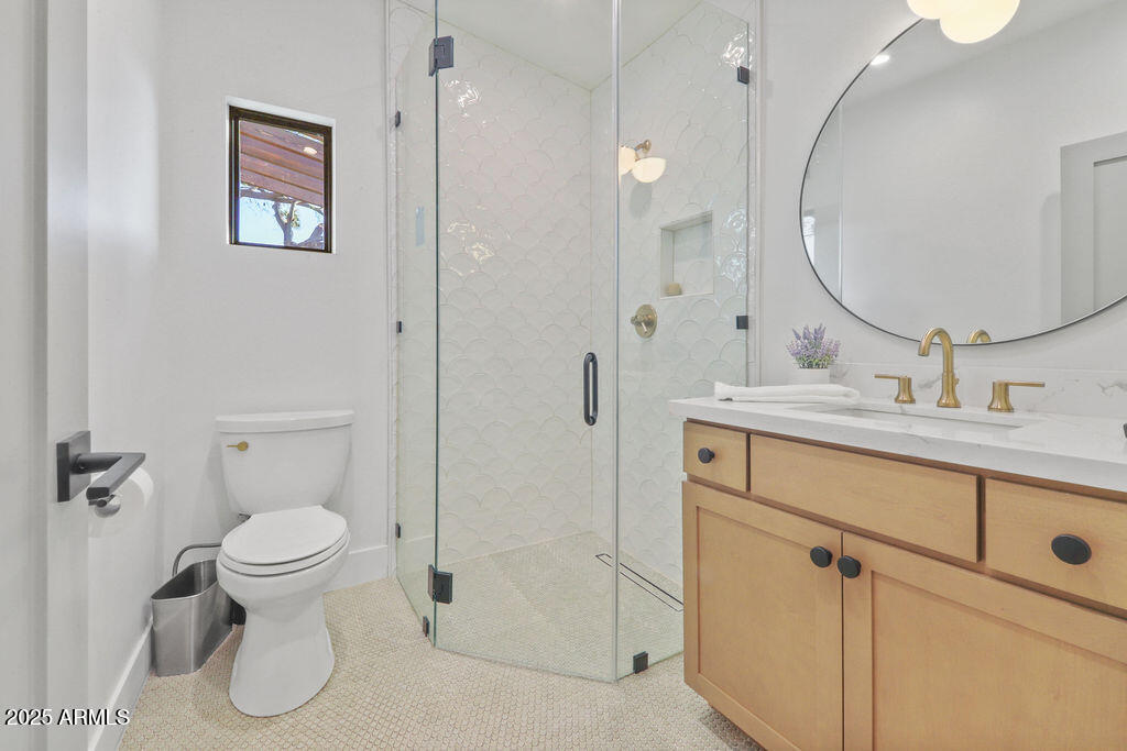 521 W STELLA Lane