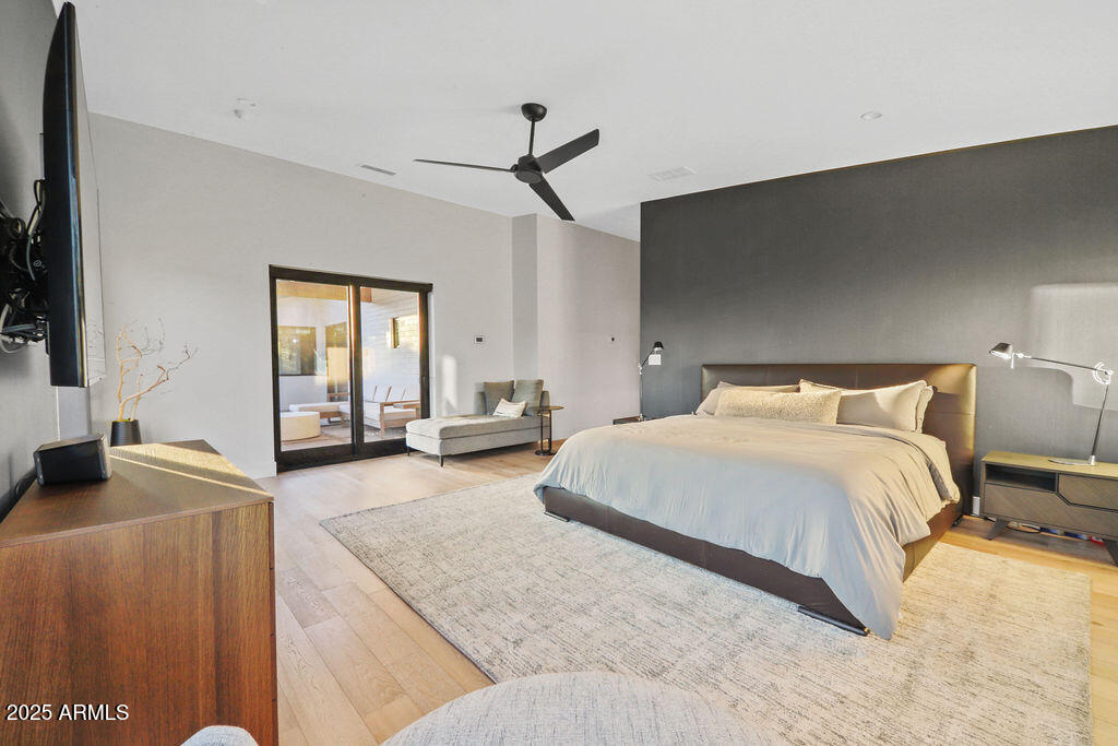 521 W STELLA Lane