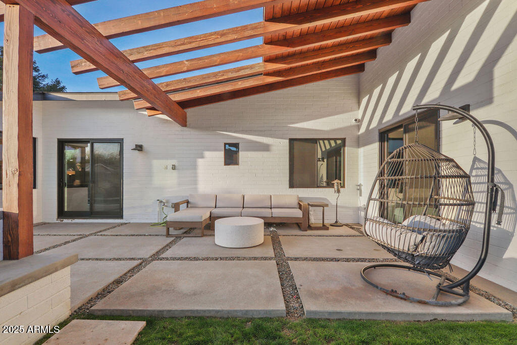 521 W STELLA Lane