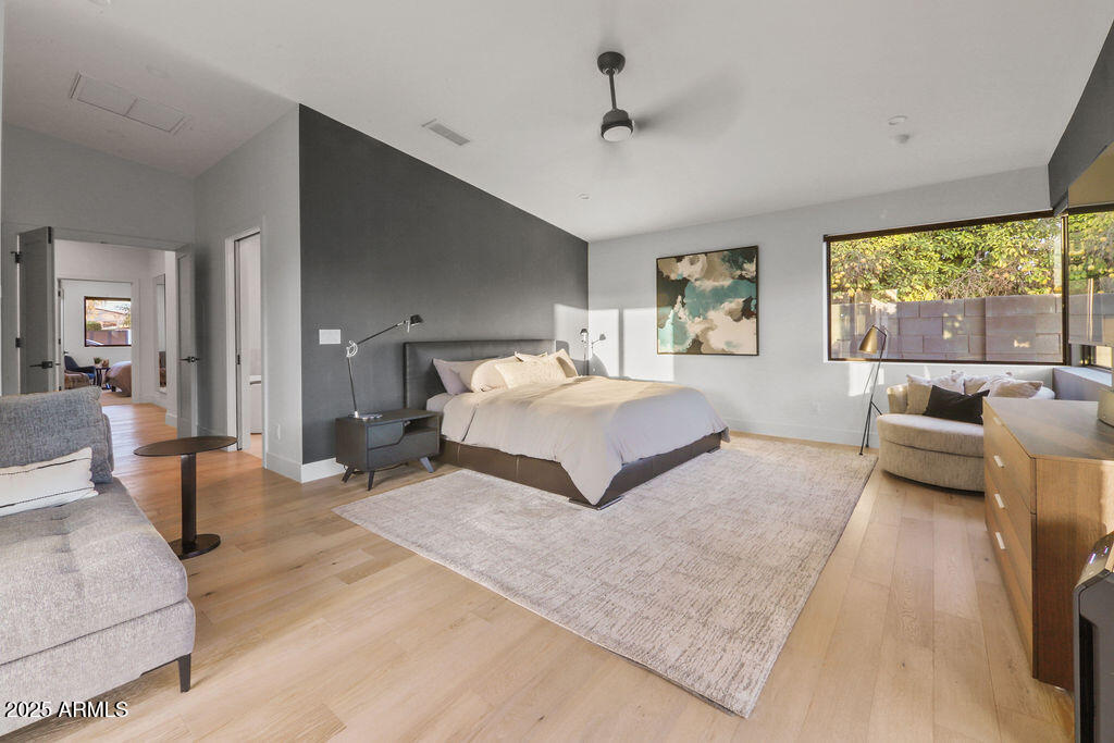 521 W STELLA Lane