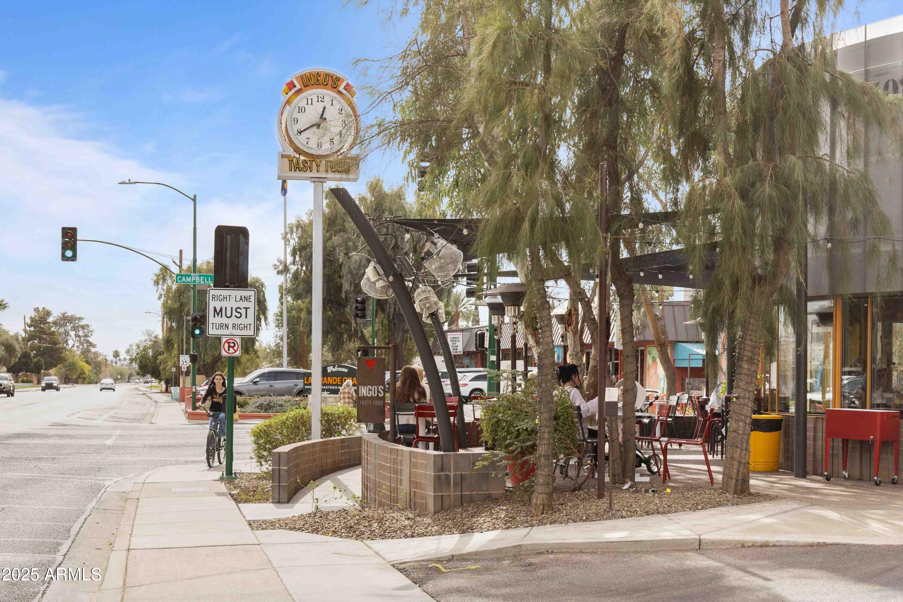 4131 E MINNEZONA Avenue