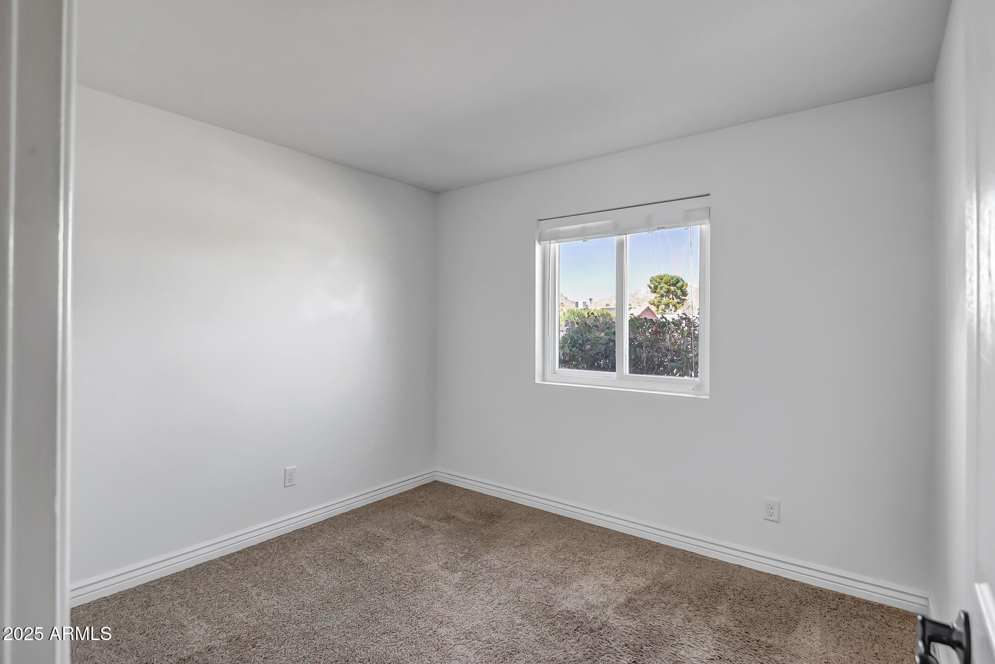2801 E SYLVIA Street