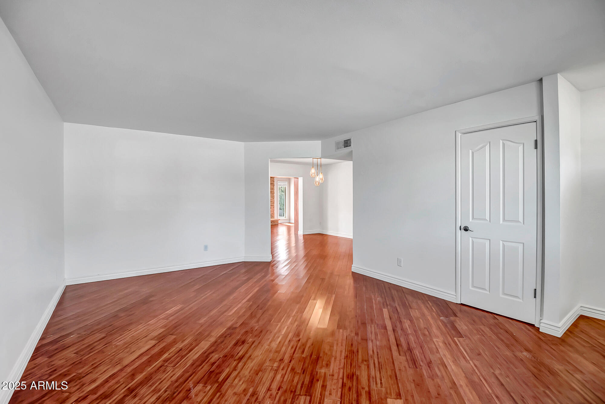 2801 E SYLVIA Street
