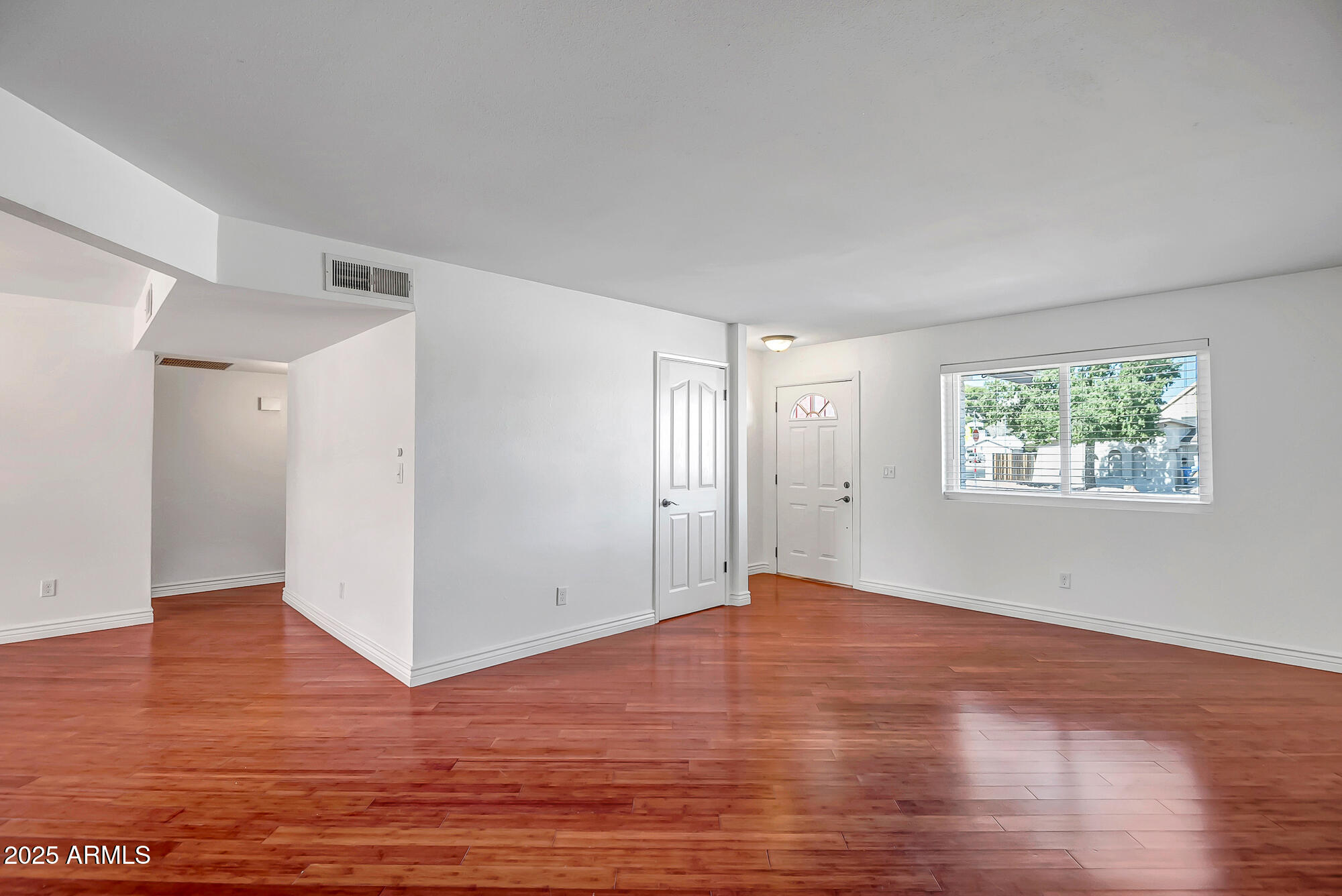 2801 E SYLVIA Street
