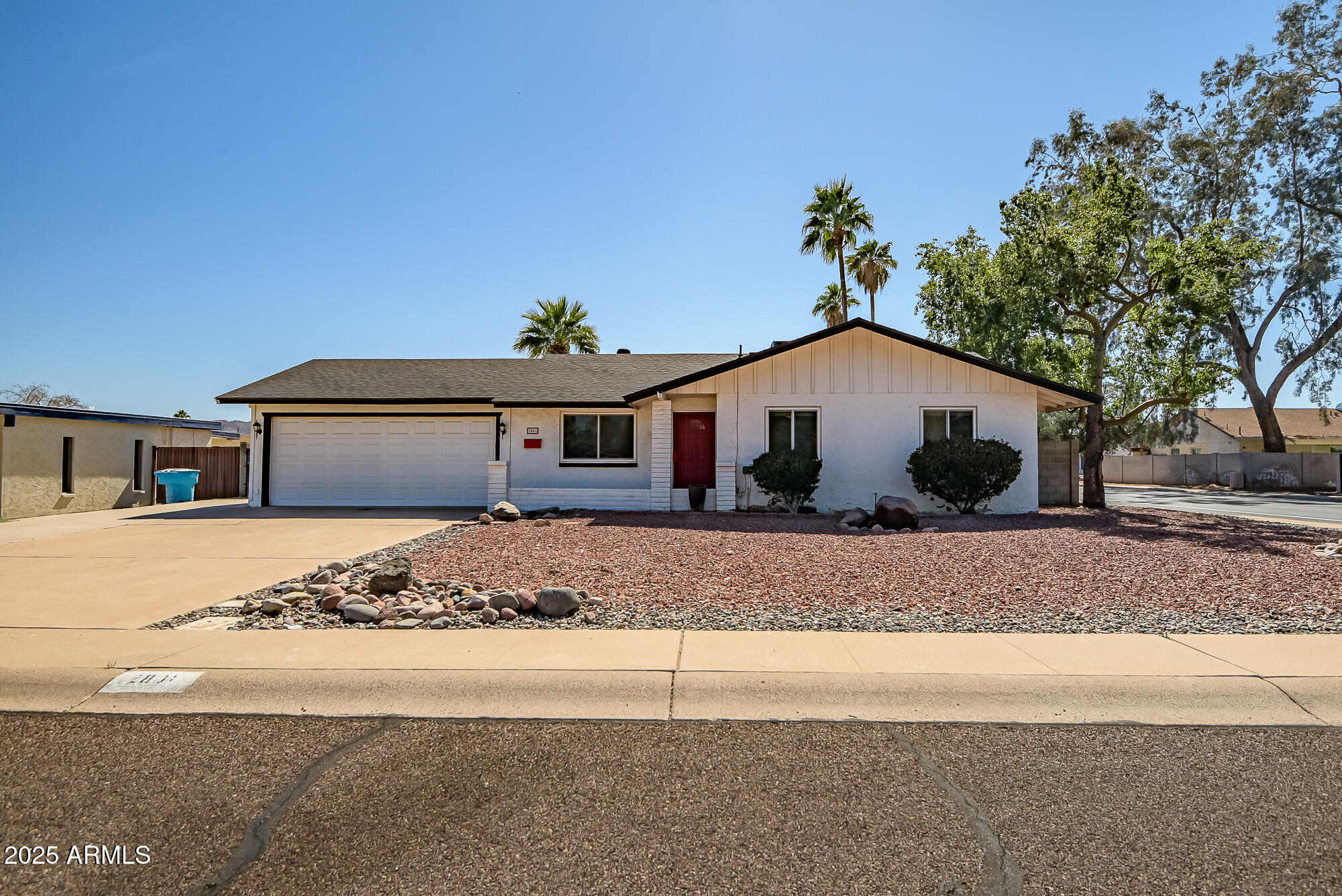2801 E SYLVIA Street