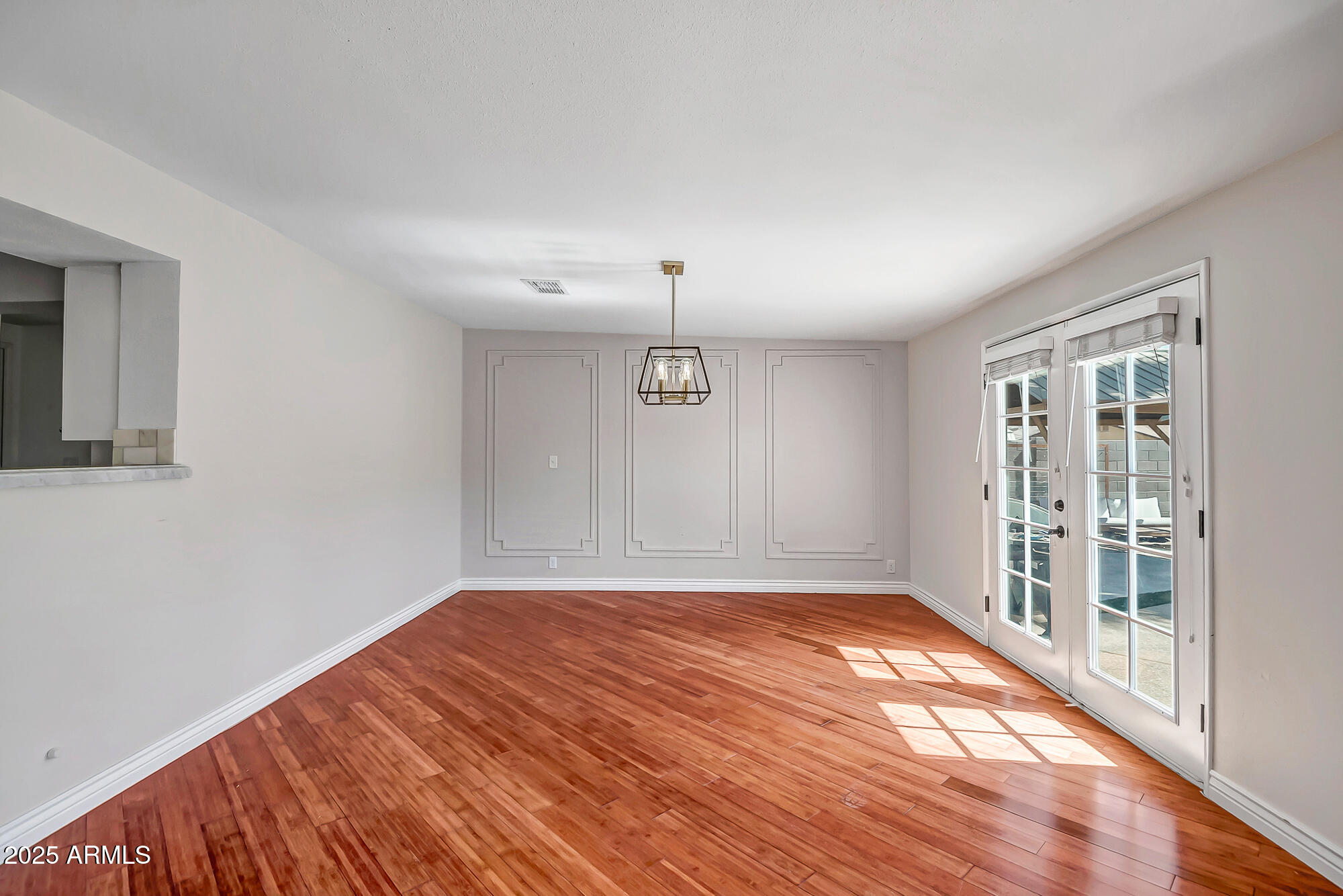 2801 E SYLVIA Street
