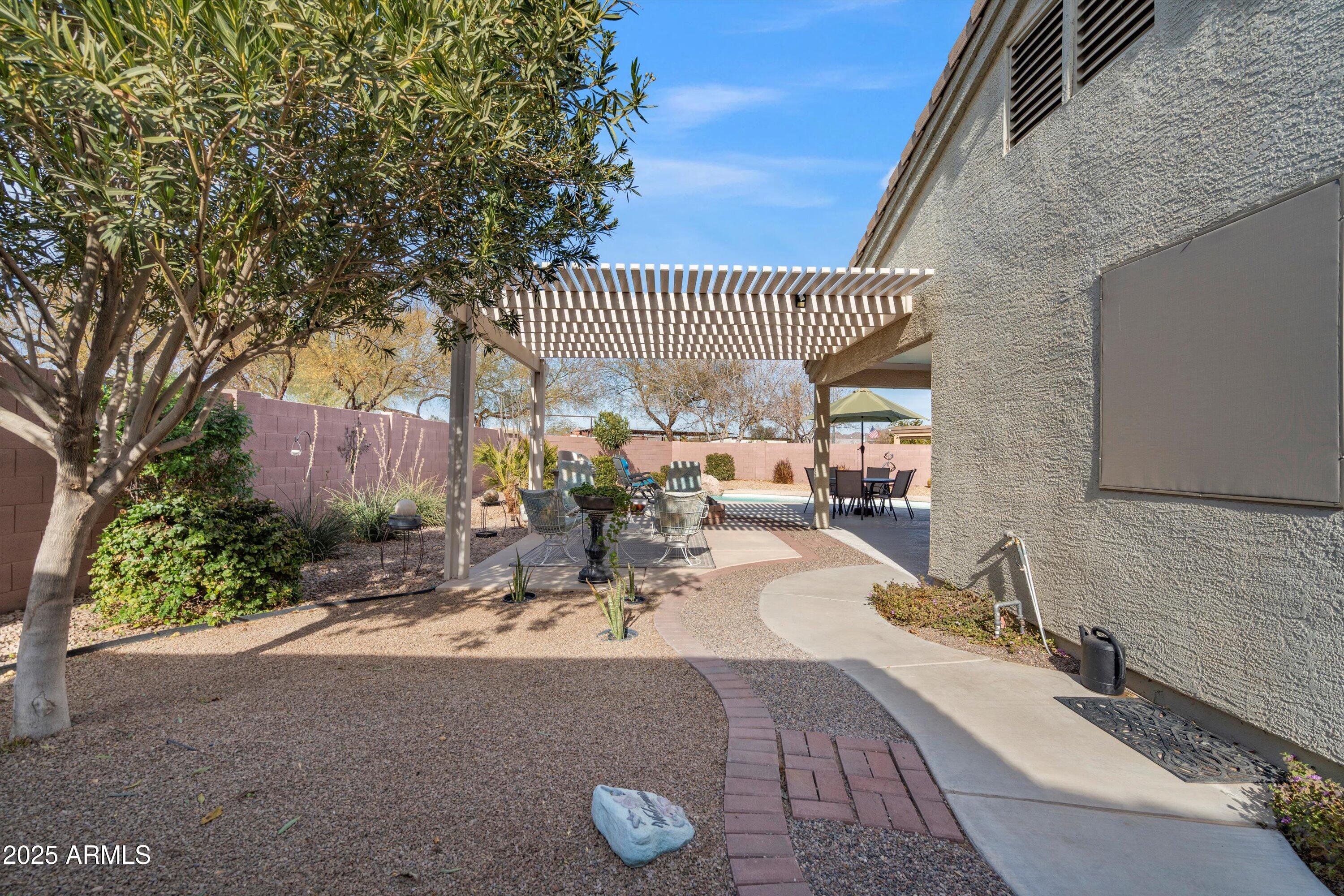 3689 N CRANE Place