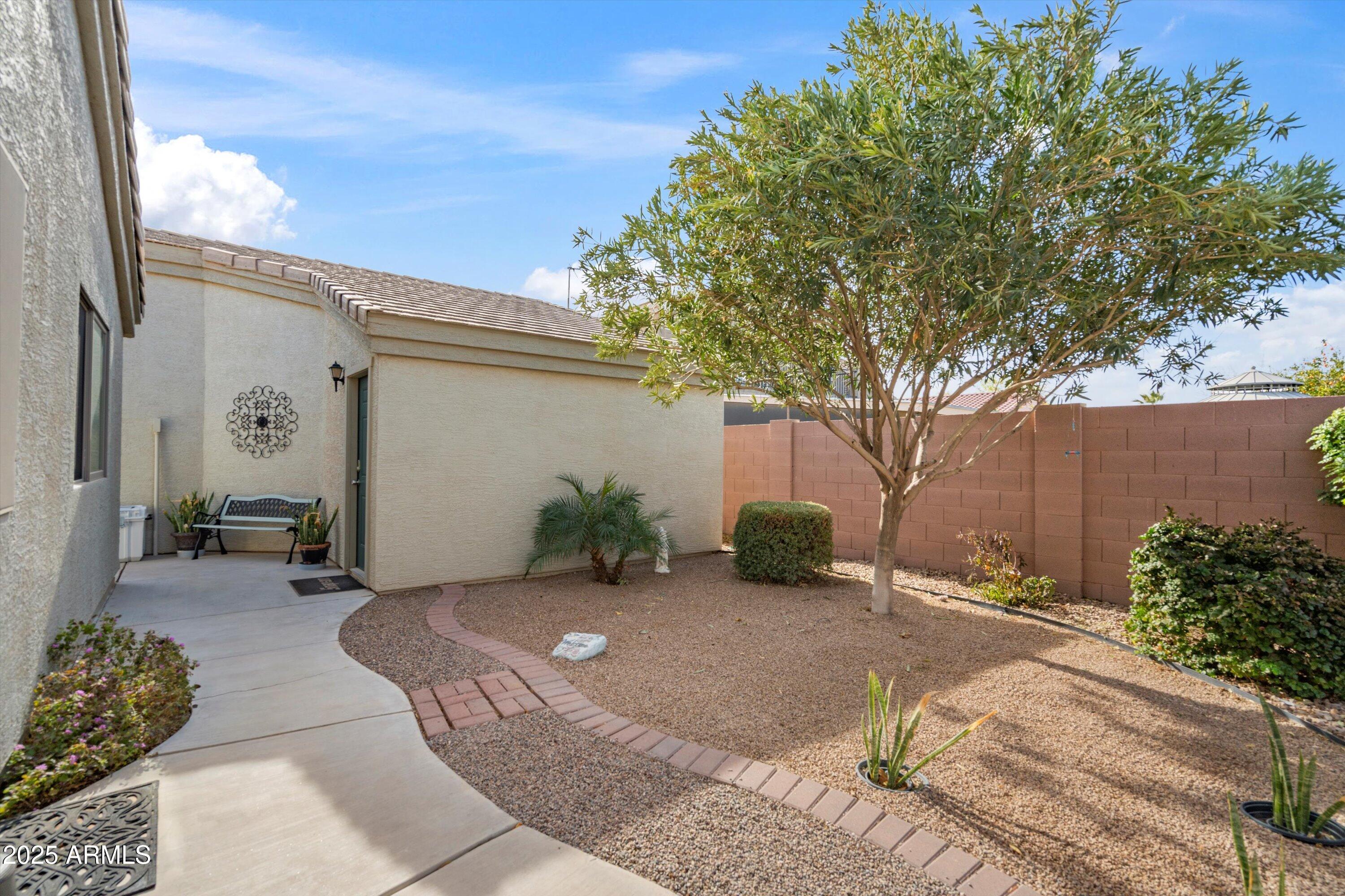 3689 N CRANE Place