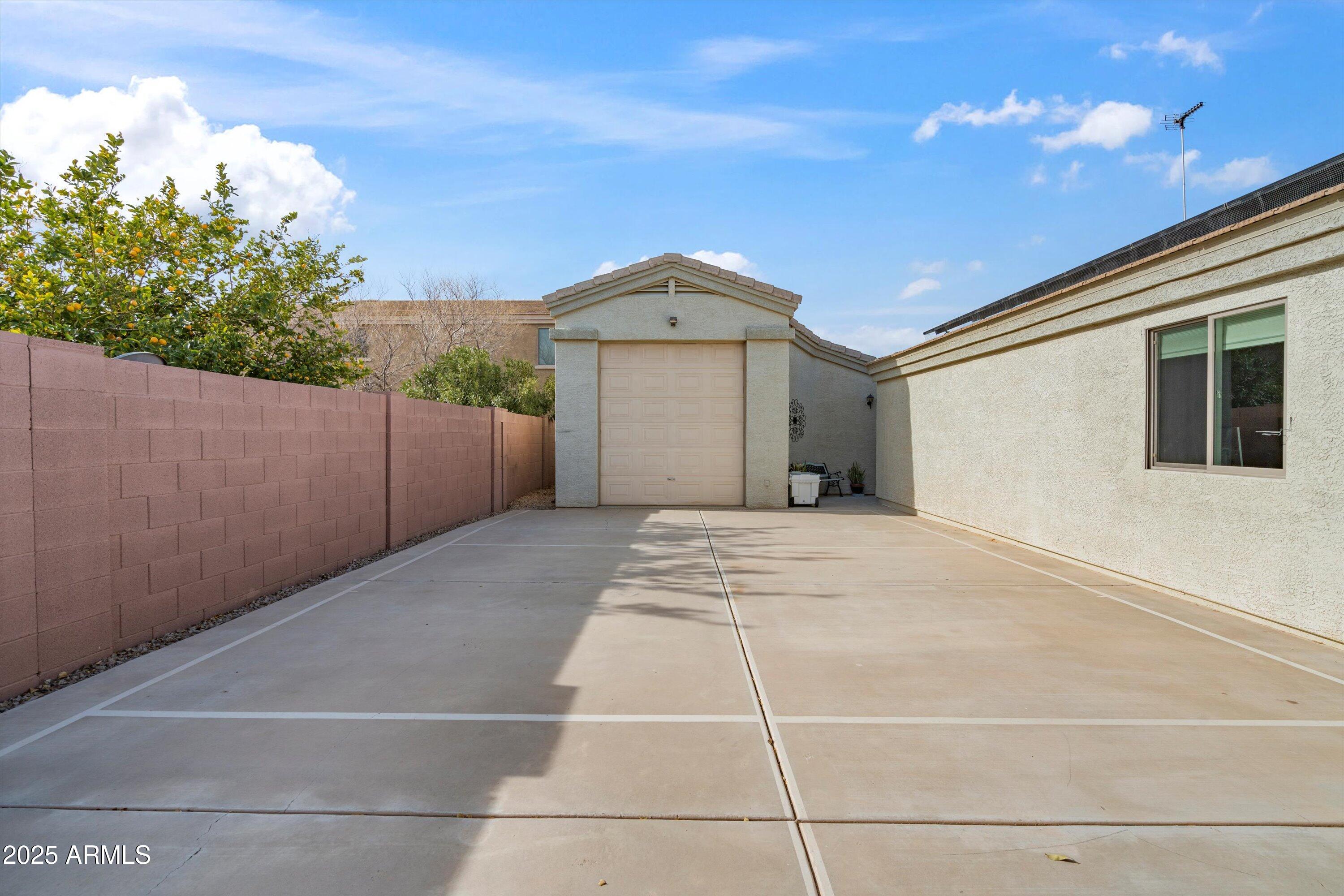 3689 N CRANE Place