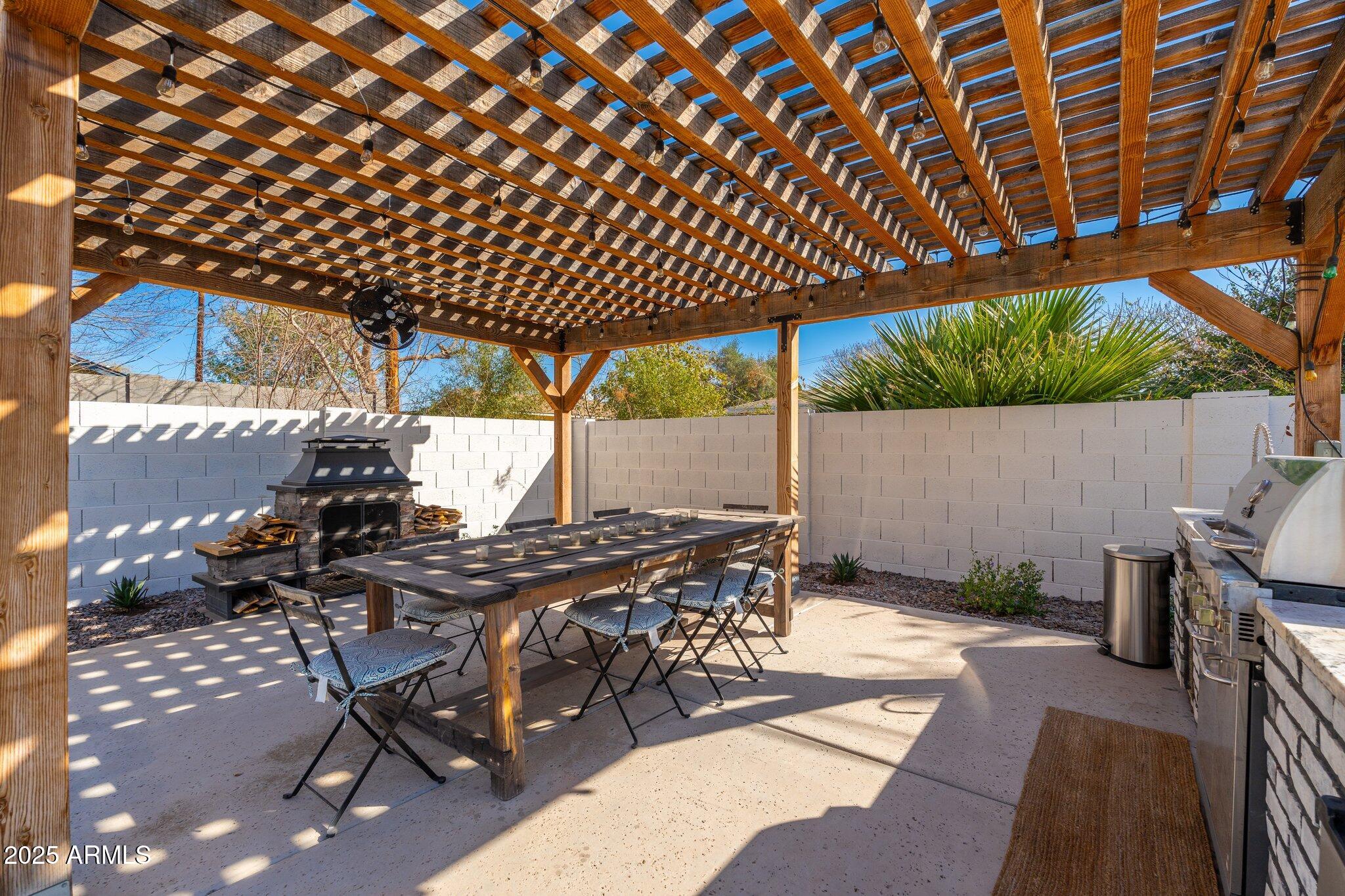 3312 E SELLS Drive