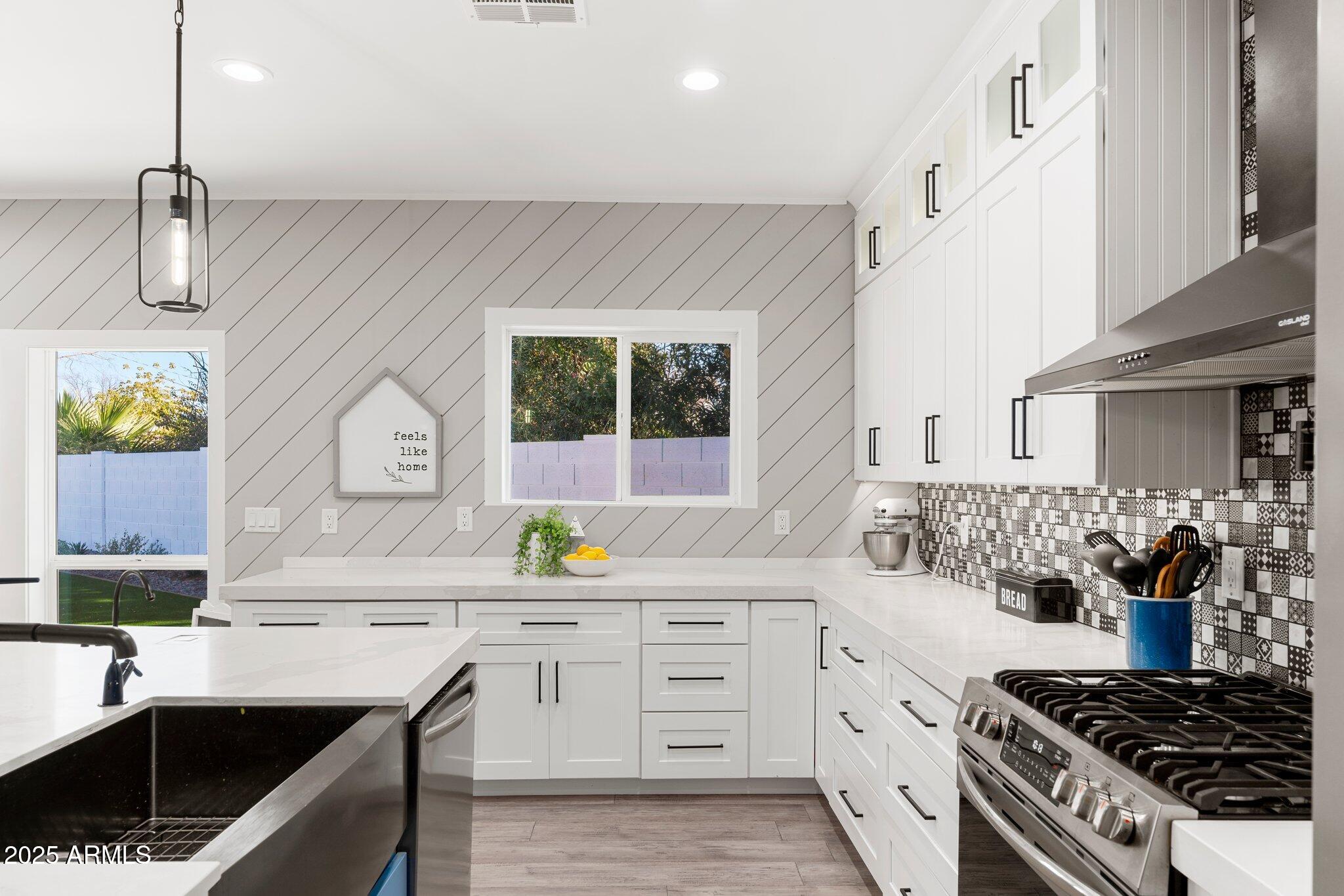 3312 E SELLS Drive