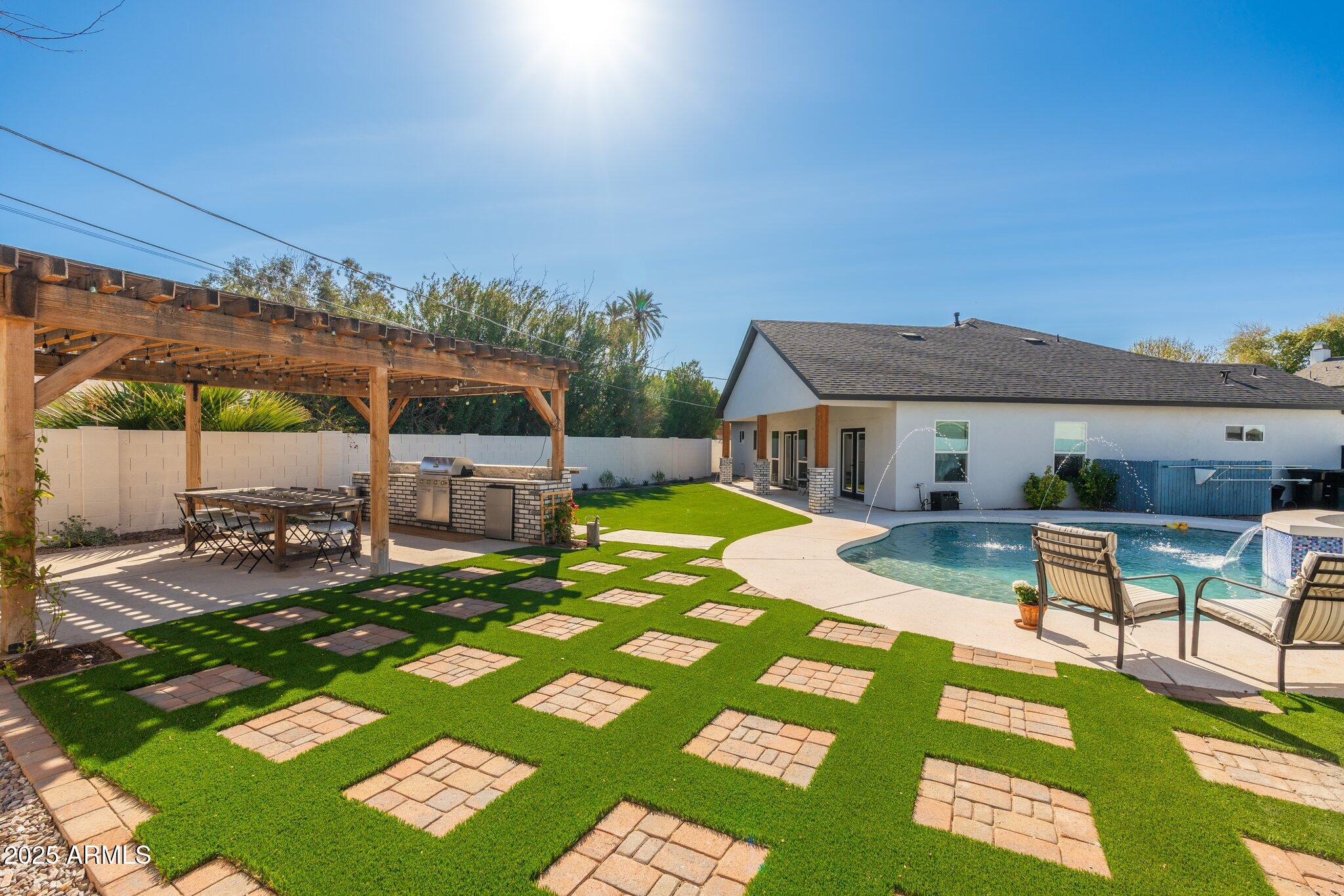 3312 E SELLS Drive