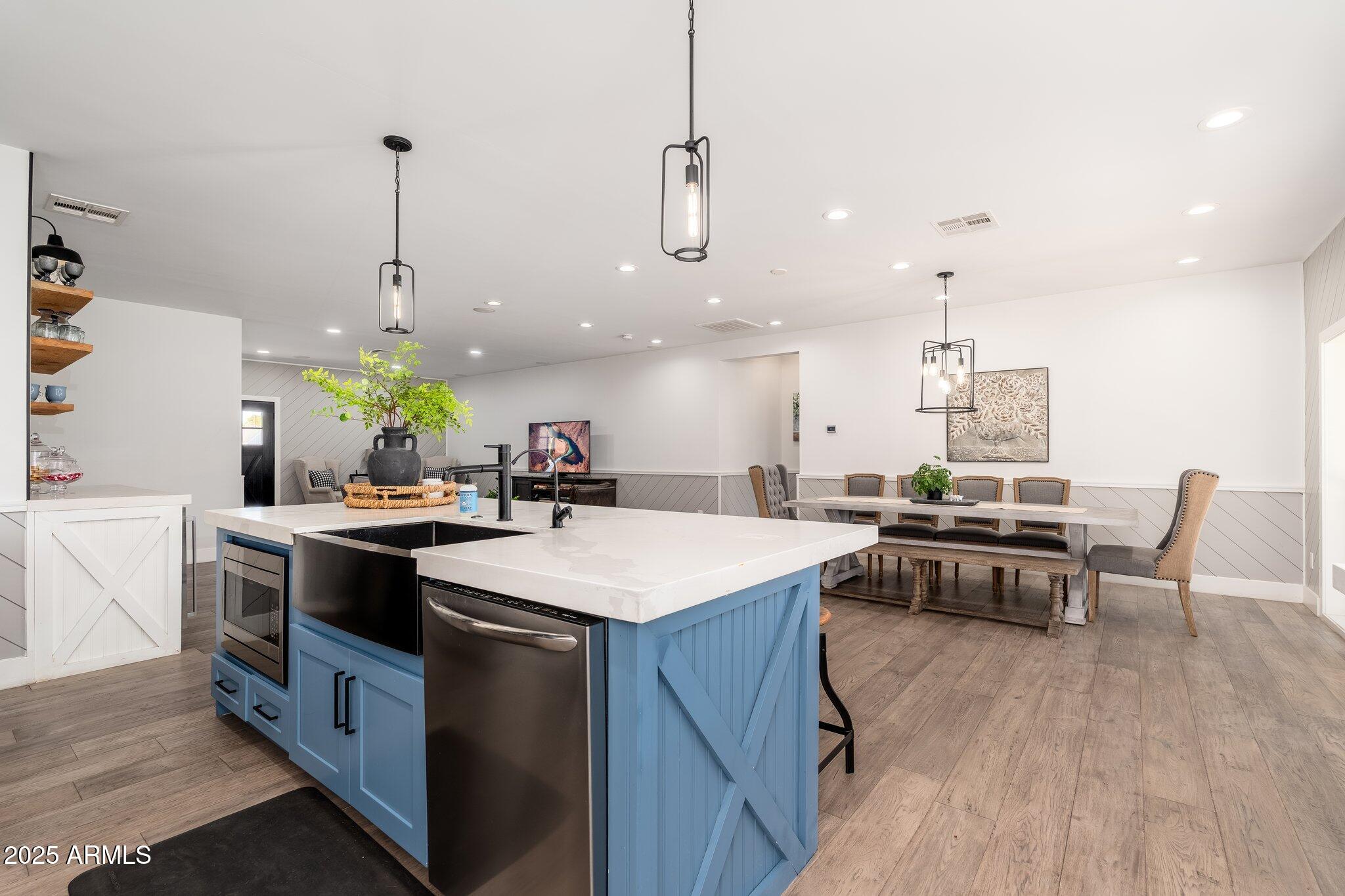 3312 E SELLS Drive
