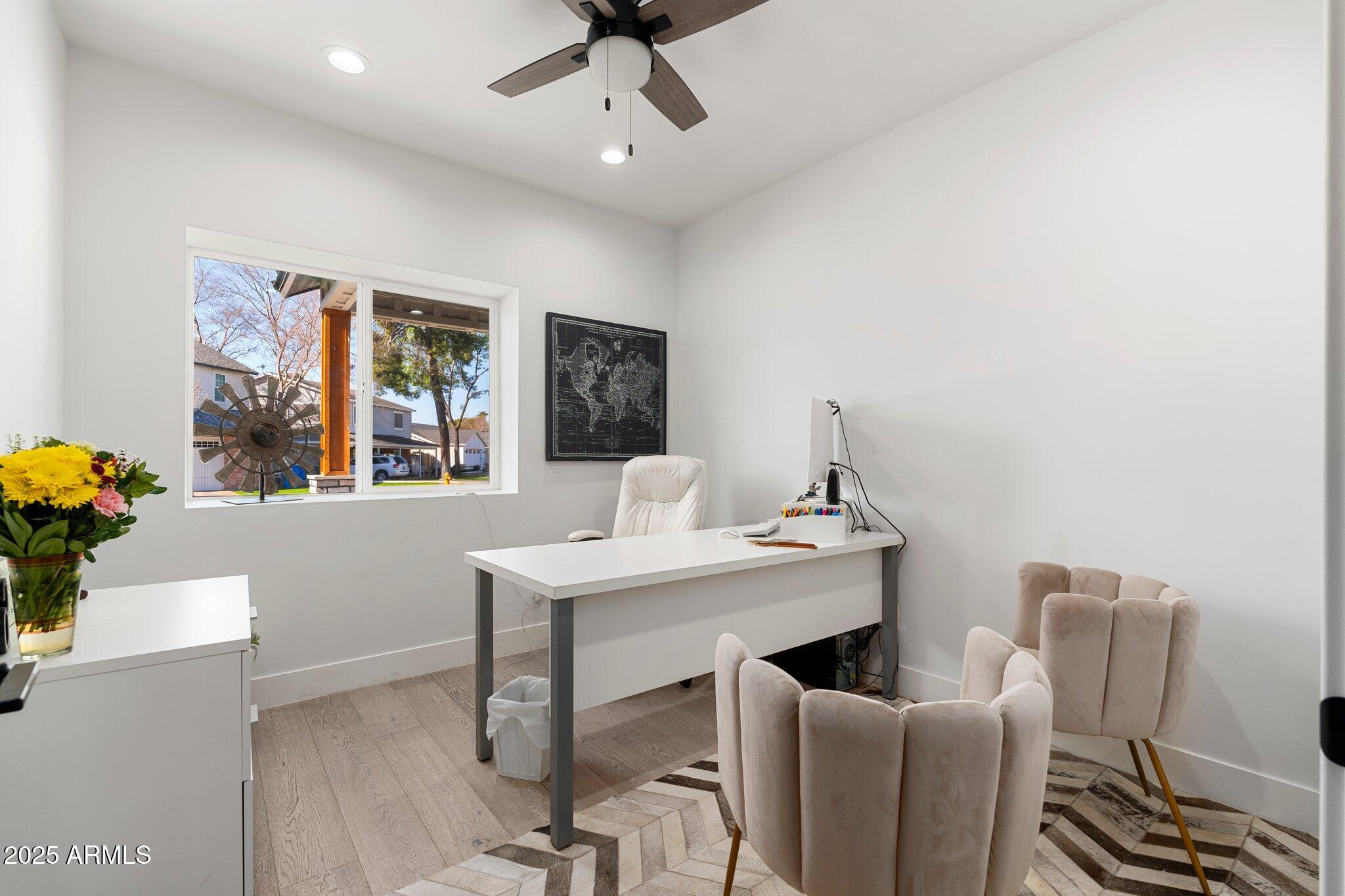 3312 E SELLS Drive