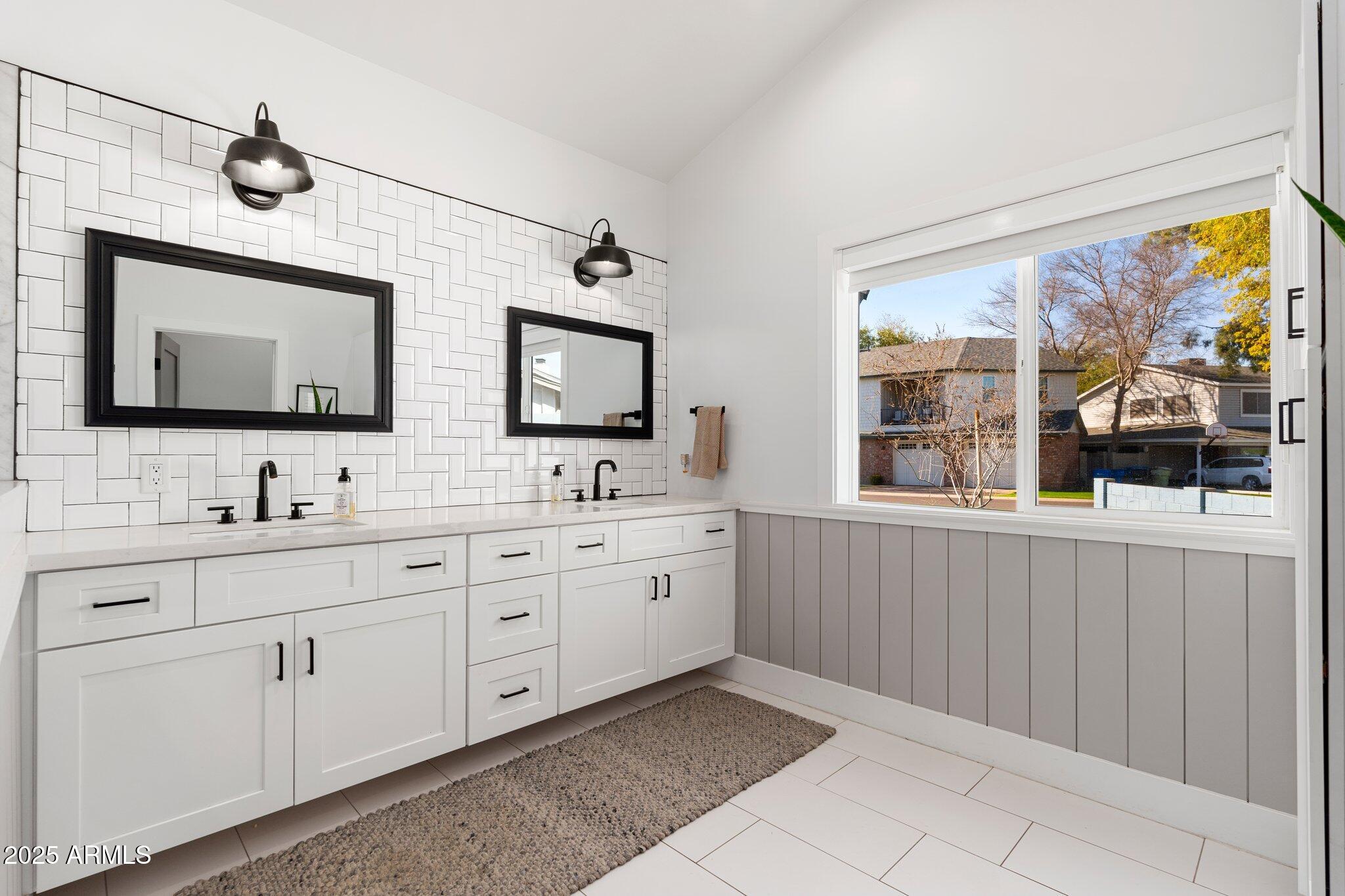 3312 E SELLS Drive